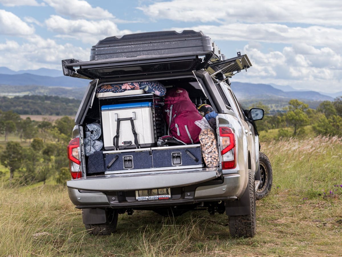 Desert Sands 4x4 Campervan - sleeps and seats 5 people