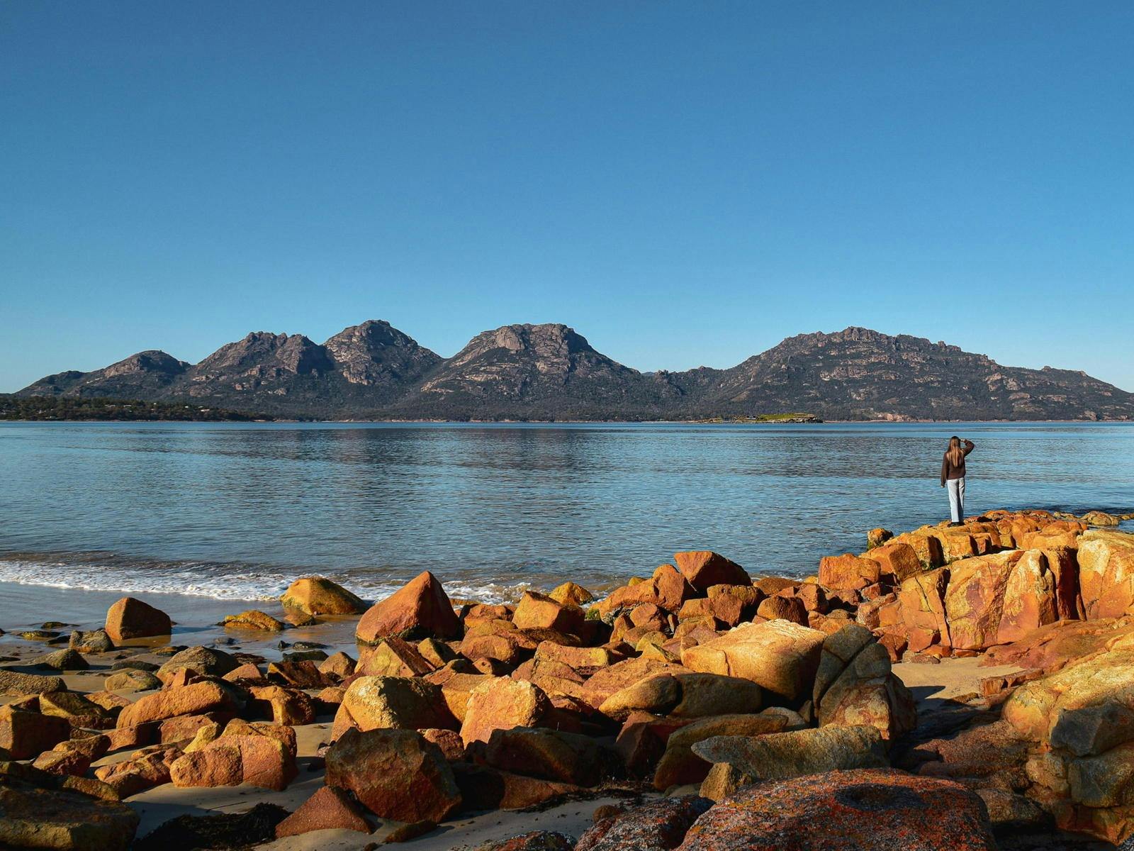 Waterfront stays at the edge of Great Oyster Bay image