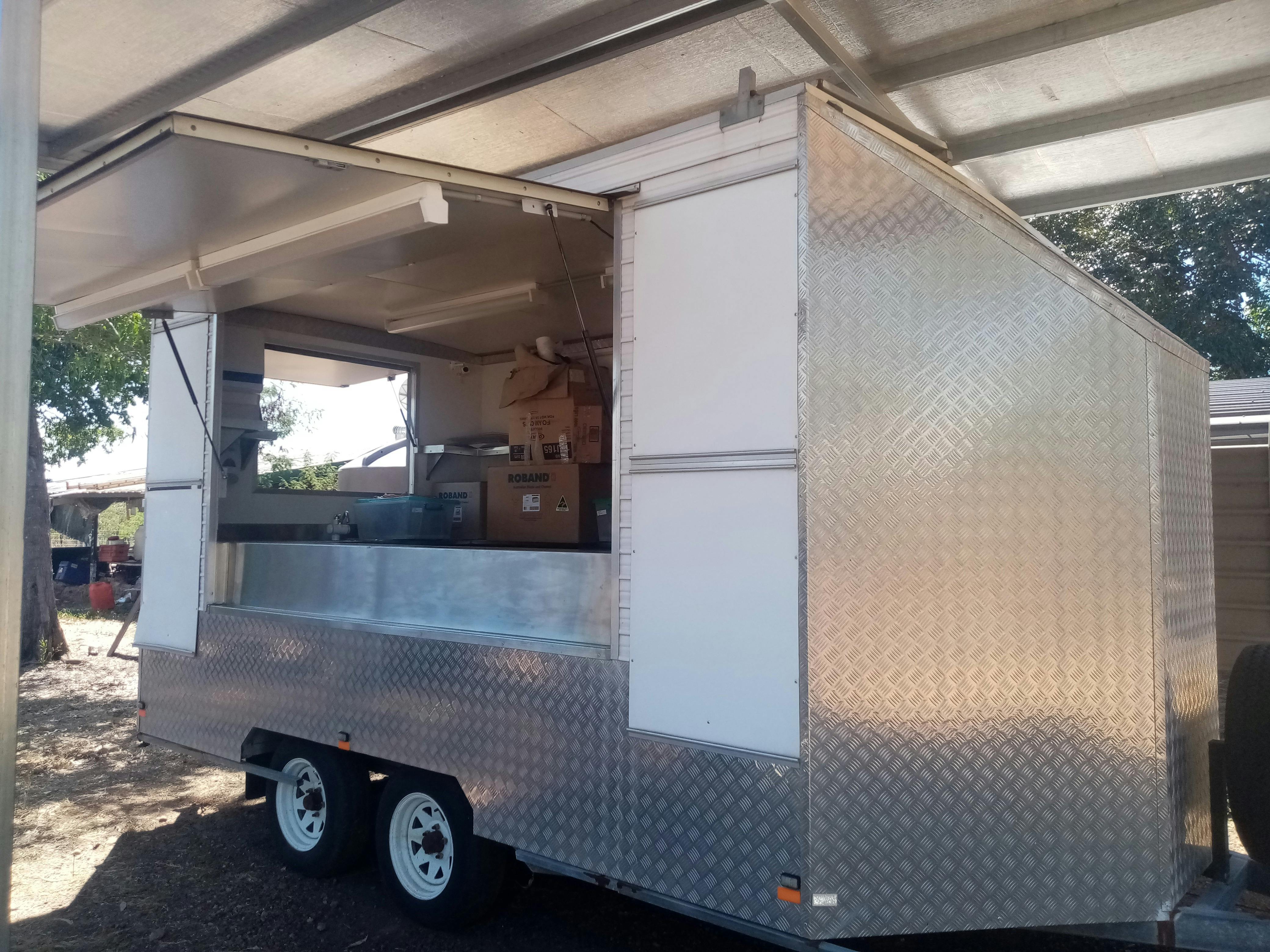 Mukan  Food Trailer