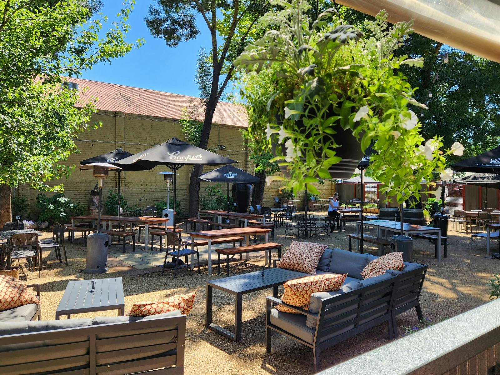 The Delatite Hotel Courtyard