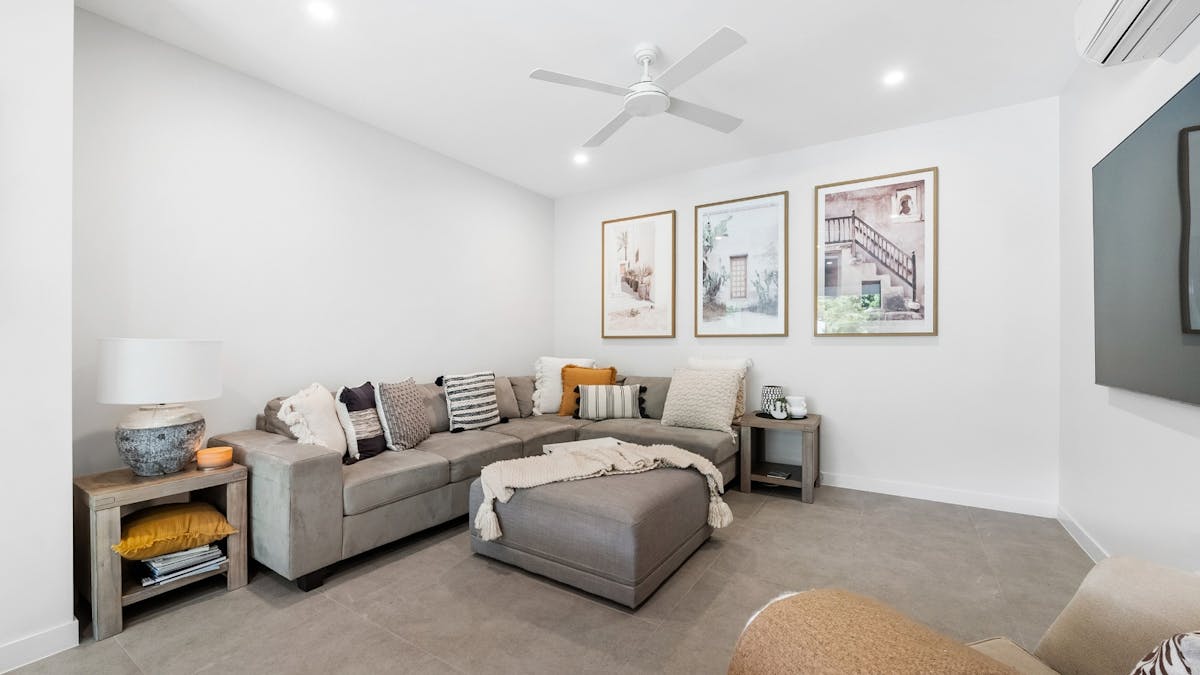 3 Bedroom home in Burleigh - lounge area w