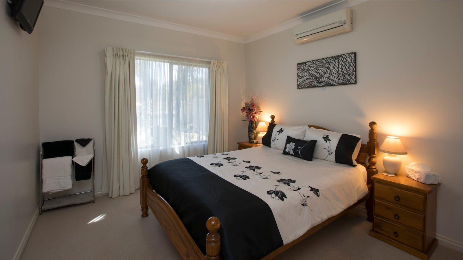 Queen Bedroom Main House