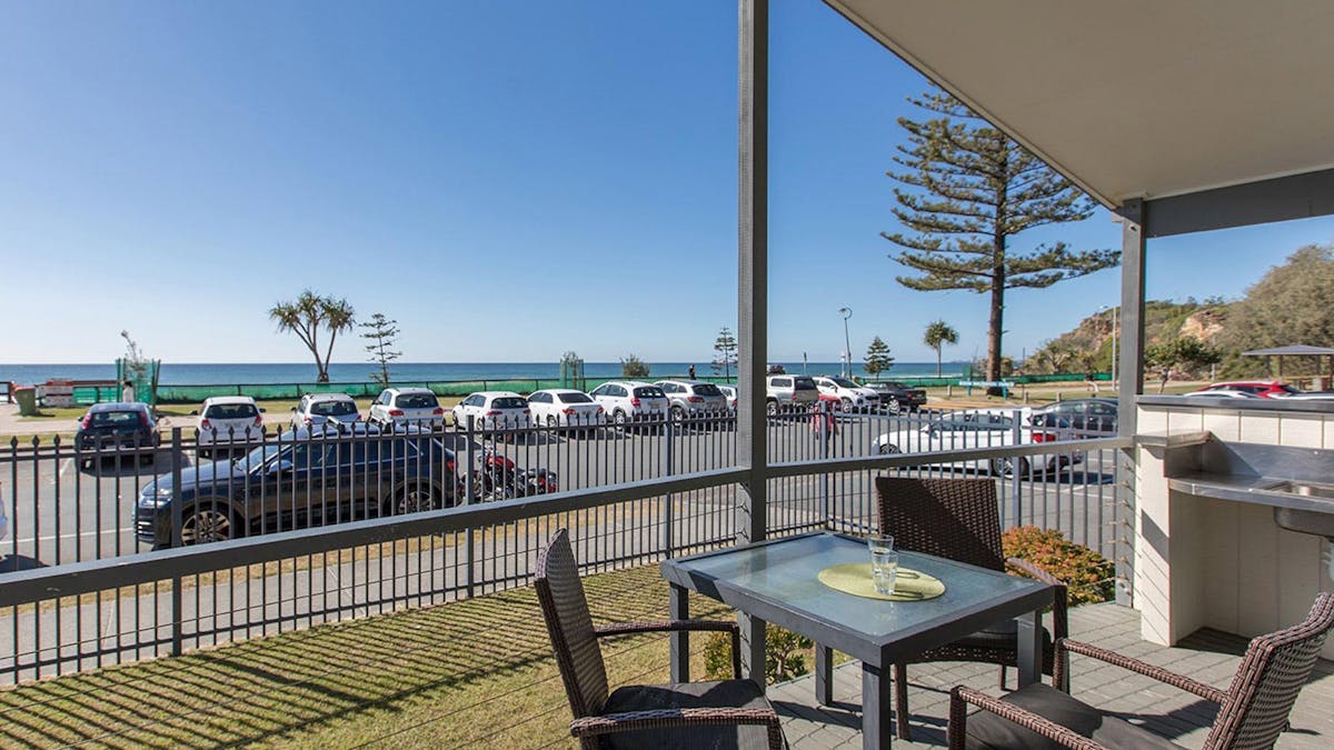 Ocean Beach Tourist Park - Cabin balcony