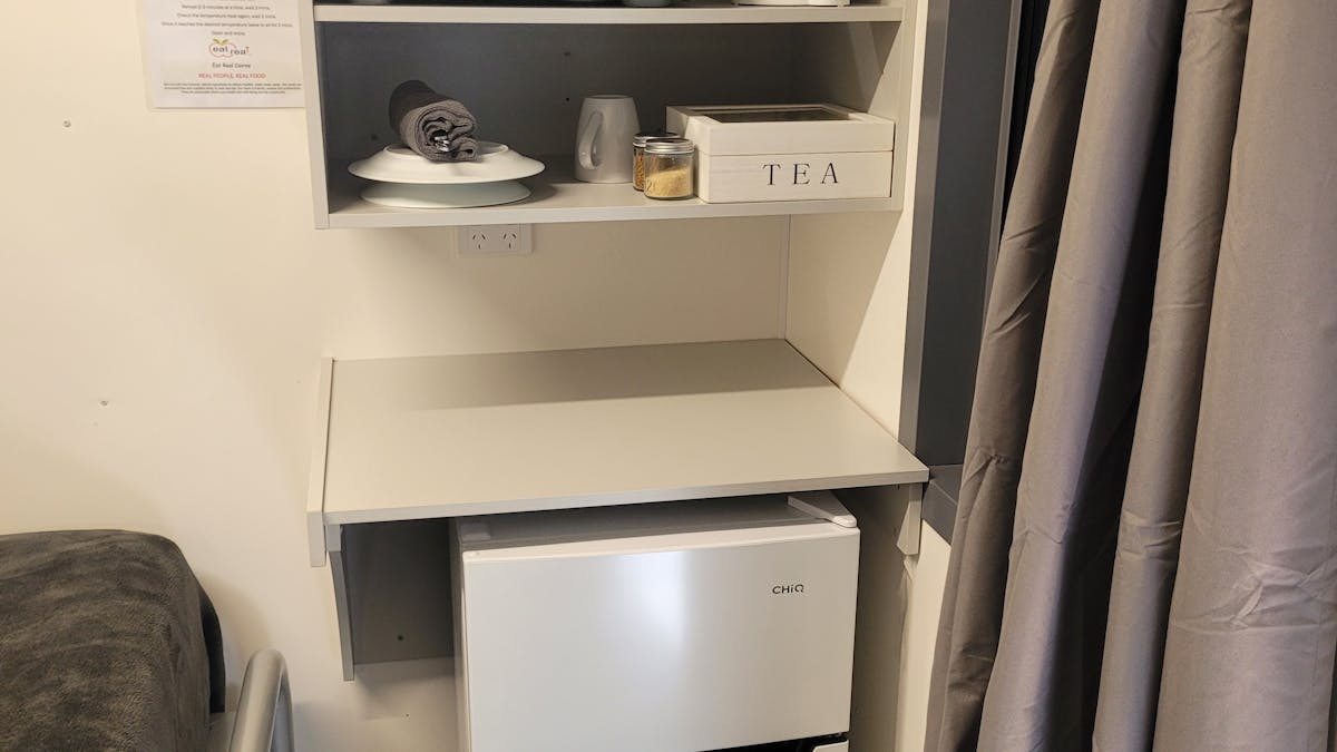 Normanton accommodation Personal Kitchenette with fridge freezer combo