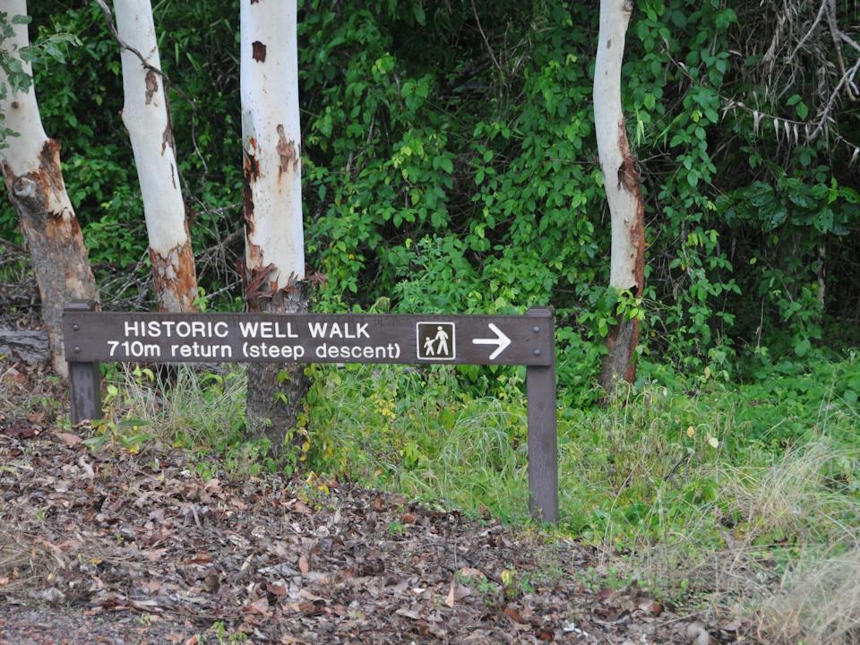 Directional signage along the walkway between the carpark and the Window on the Wetlands display.