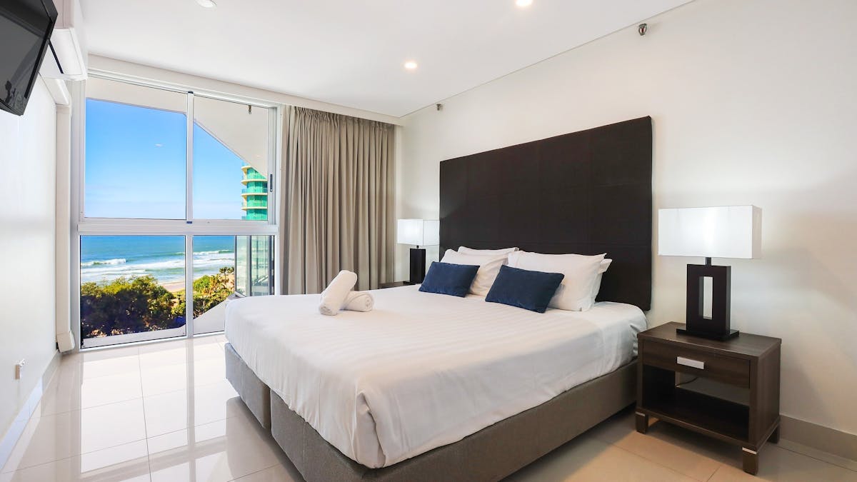 Master bedroom with King bed, ensuite, floor to ceiling windows and wardrobe cabinet - Gold Coast