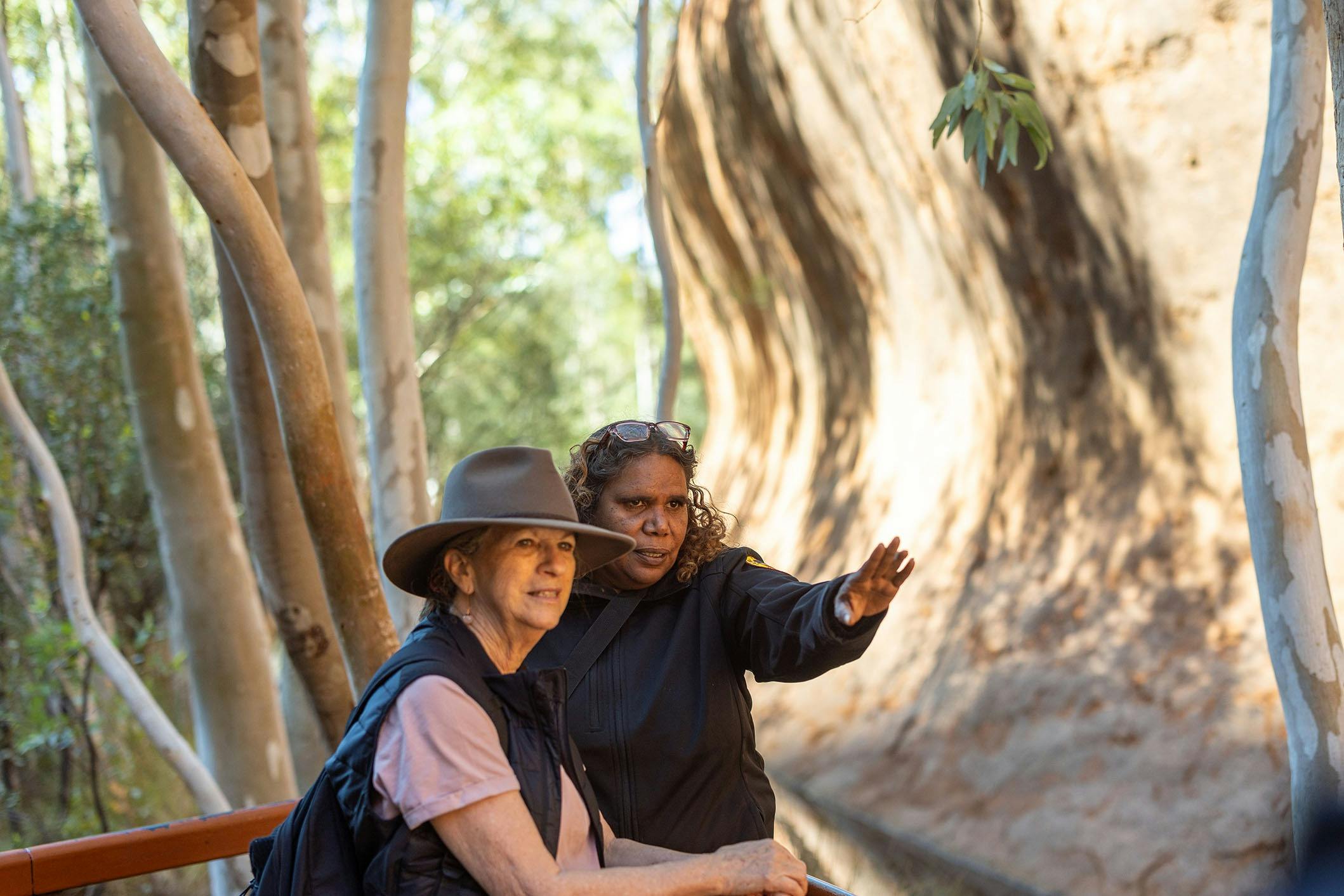 Guide interpretations on Uluṟu – Kata Tjuṯa Signature Walk