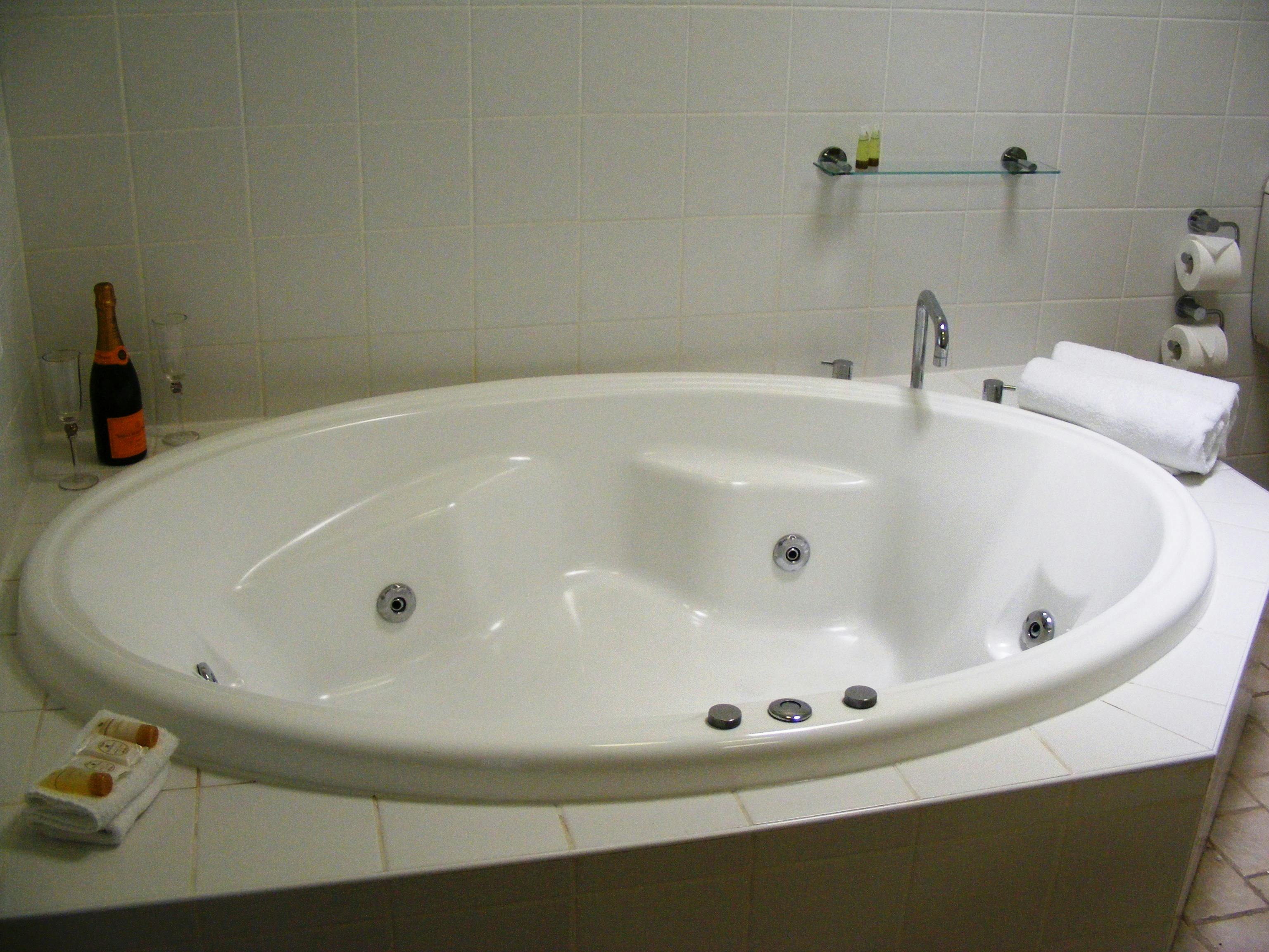 Deluxe King & Queen Spa Rooms