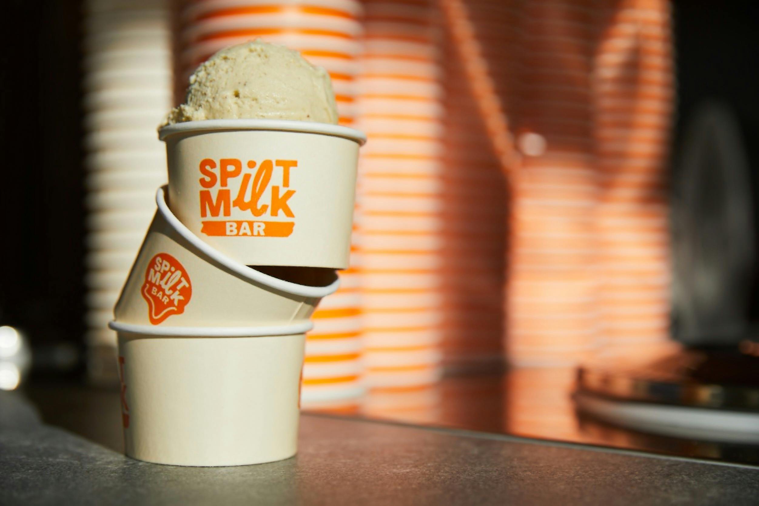 灑了的牛奶橙子