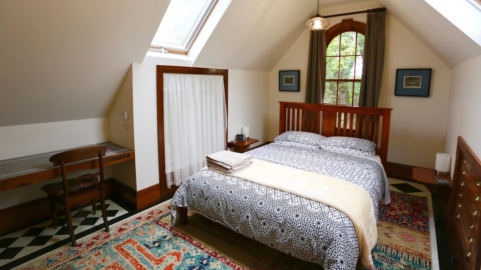 Briar Lane House queen studio bedroom