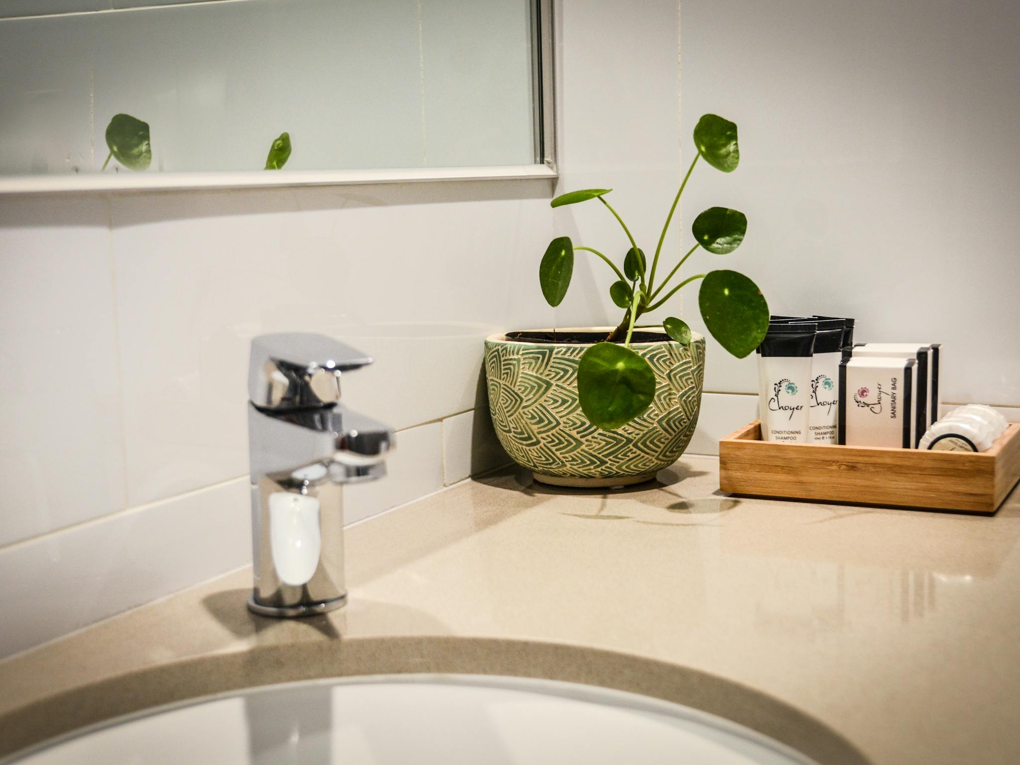 Mansfield Apartments offer modern ensuite bathrooms with complimentary toiletries