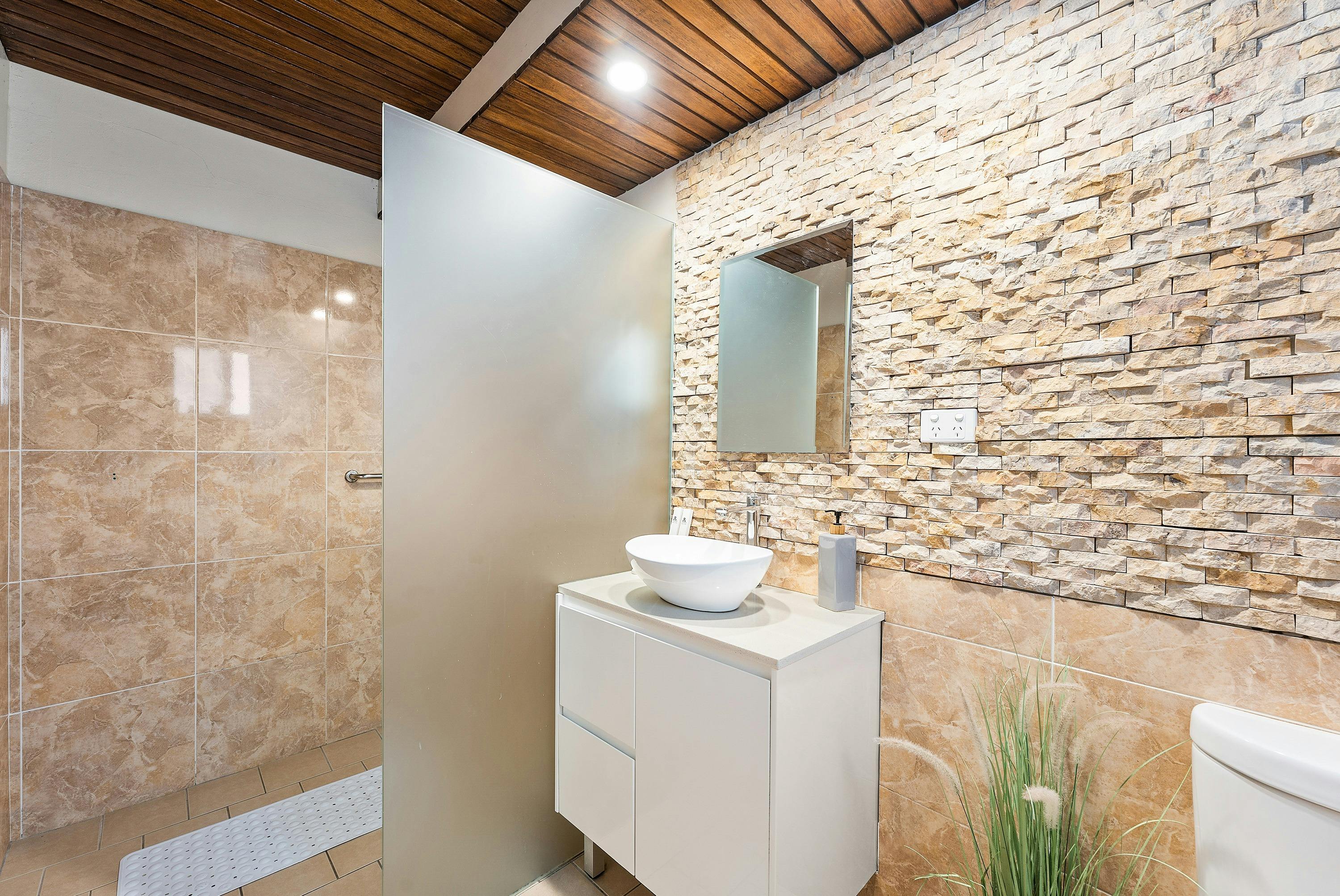 Garden suite ensuite