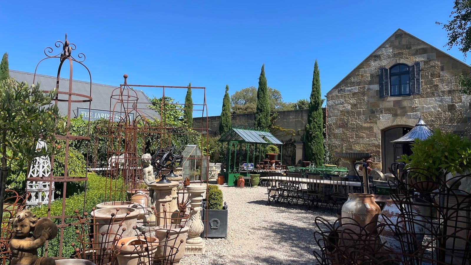 Jardin Room & Provincial Interiors path