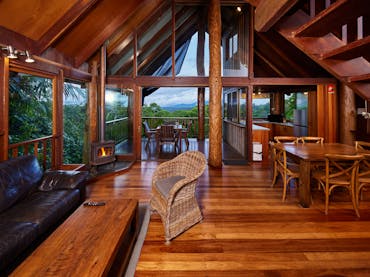Two Bedroom Treehouse - Kitchen, lounge room and dining area overlooking the mountain Two Bedroom Treehouse - Kitchen, lounge room and dining area overlooking the mountain