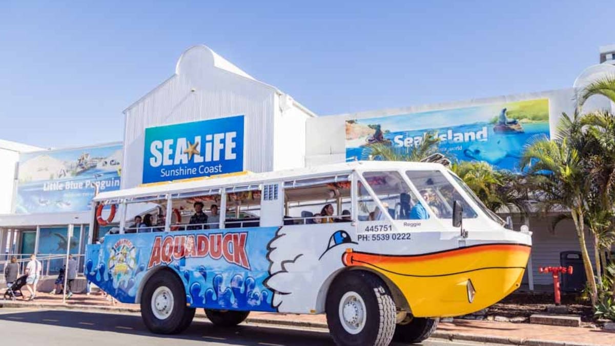 Aquaduck in front of SEA LIFE