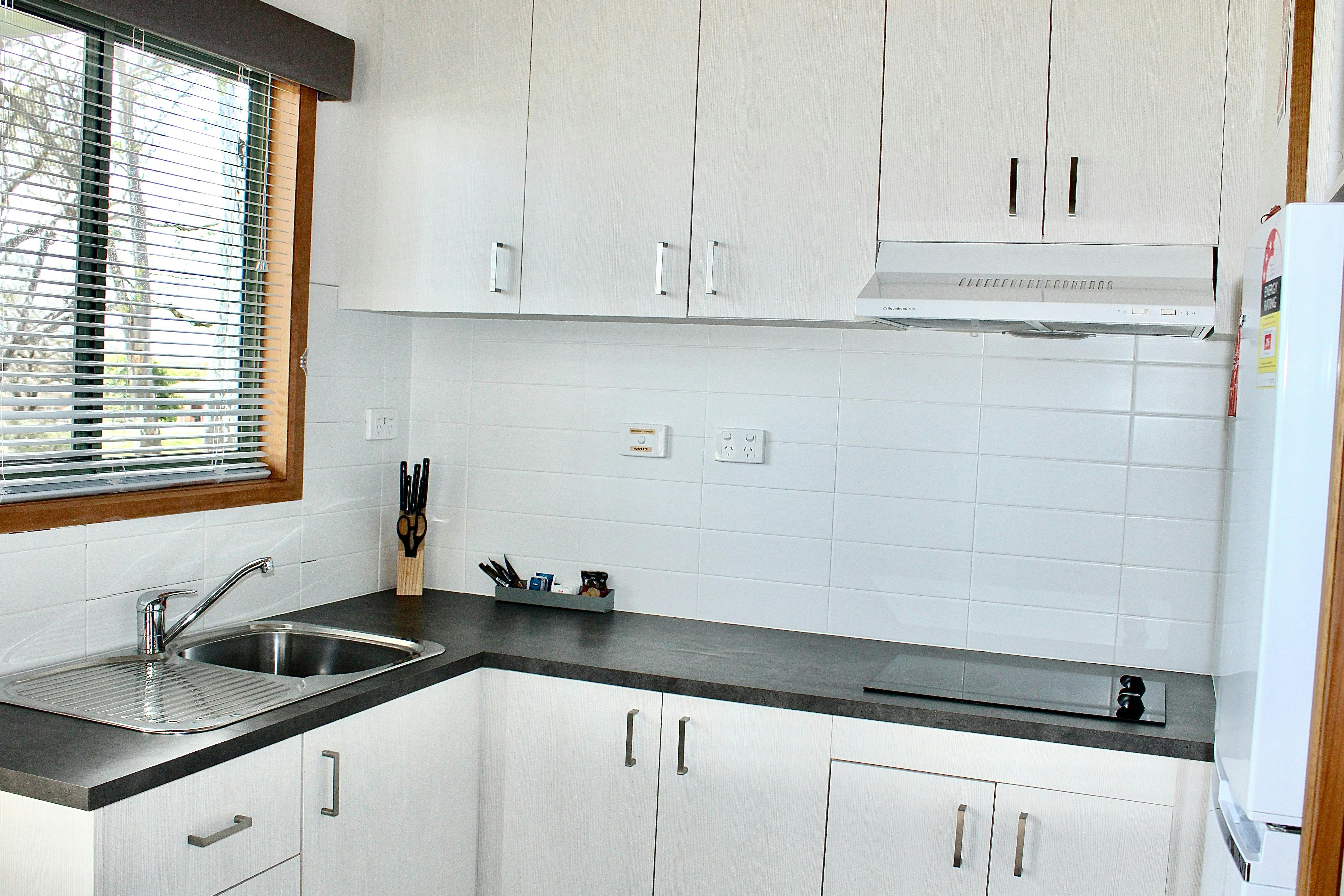 Superior Lakeview Cabin - Sleeps 5 at BIG4 Rutherglen Holiday Park - Interior Kitchen