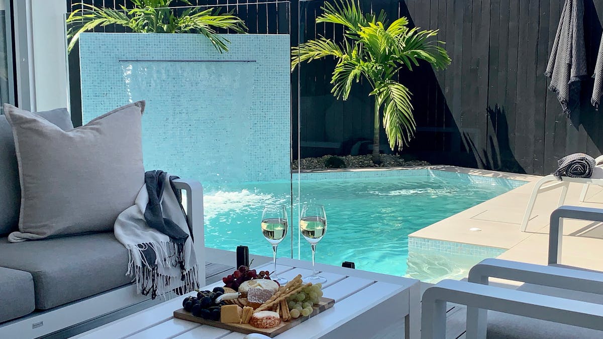 Pool Suite 3