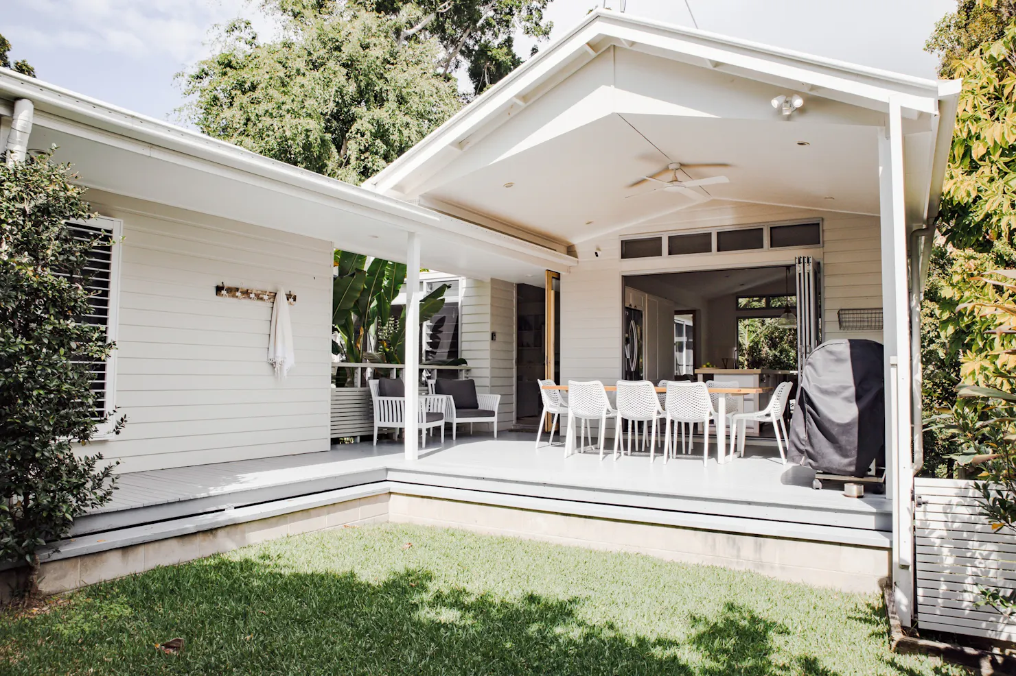 Bi-folding doors leading out to outdoor entertaining.