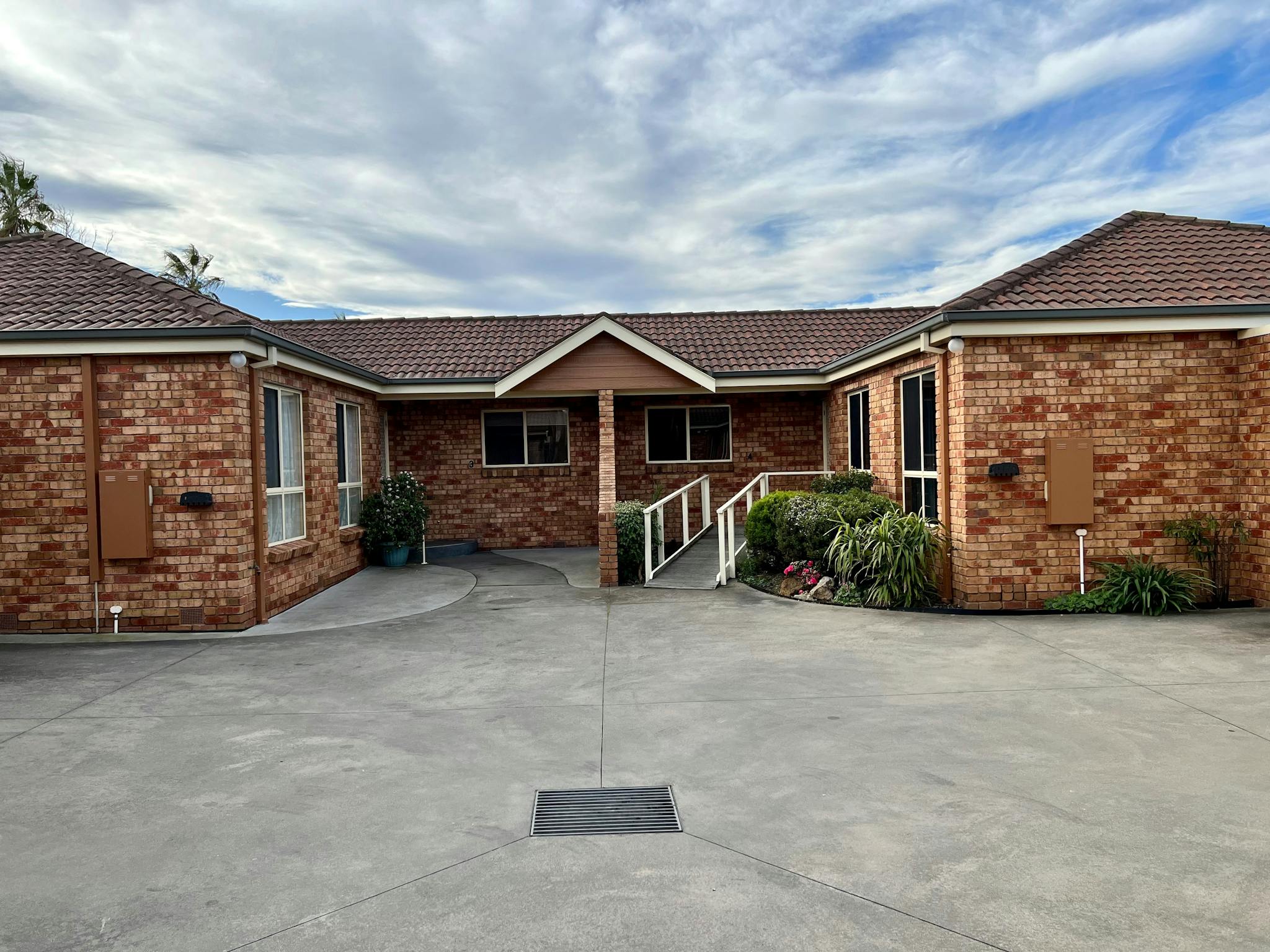 Unit 3/3 Orme Street Brick with Private Garage