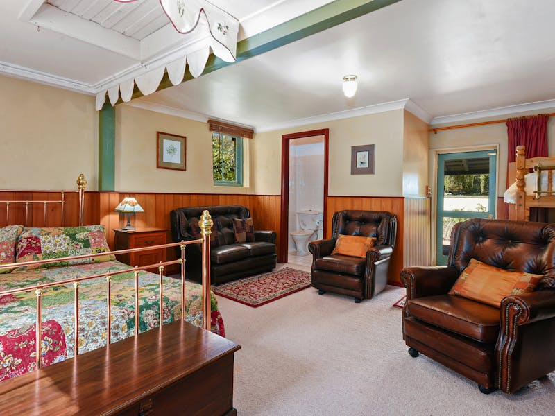 Suite with Queen bed, and bunk bed (Garden) image