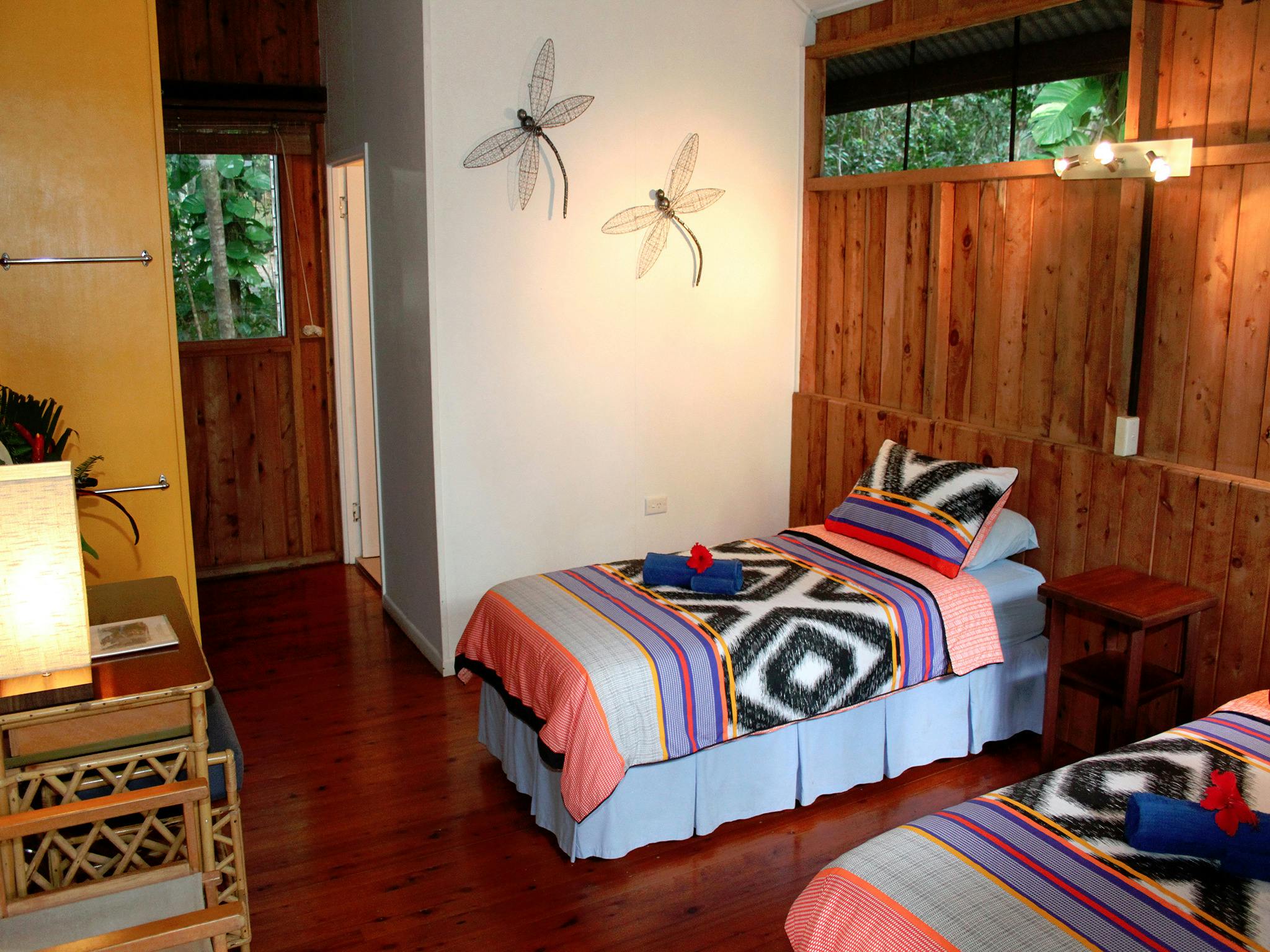 Twin Bungalows with two seperate single beds Twin Bungalows with two seperate single beds