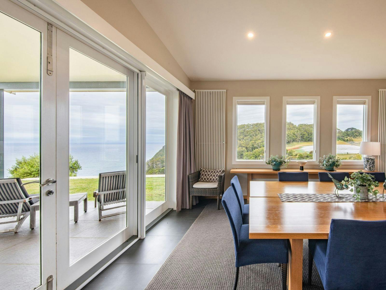 EAST END DINING ROOM TABLE HOUSE