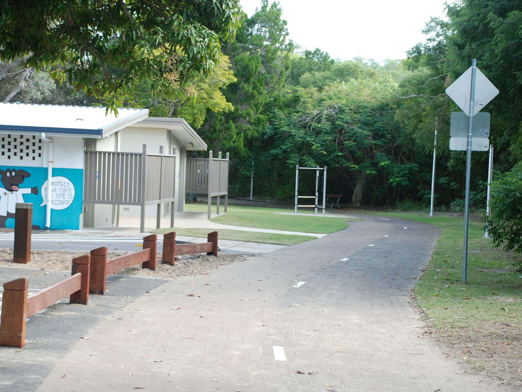 photo showing Recreation Pathway and public toilets near Dayman Park