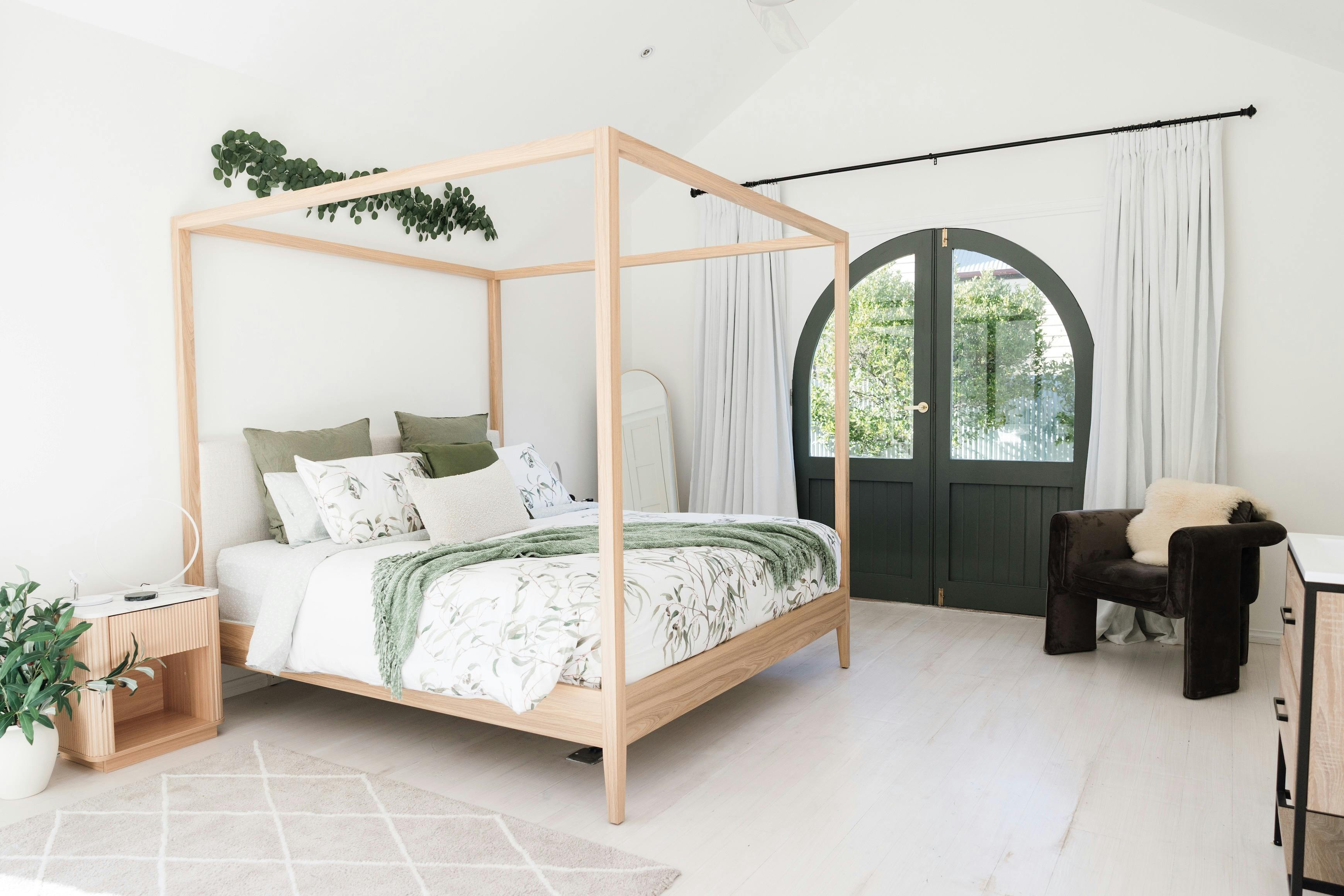 Beautiful king bed