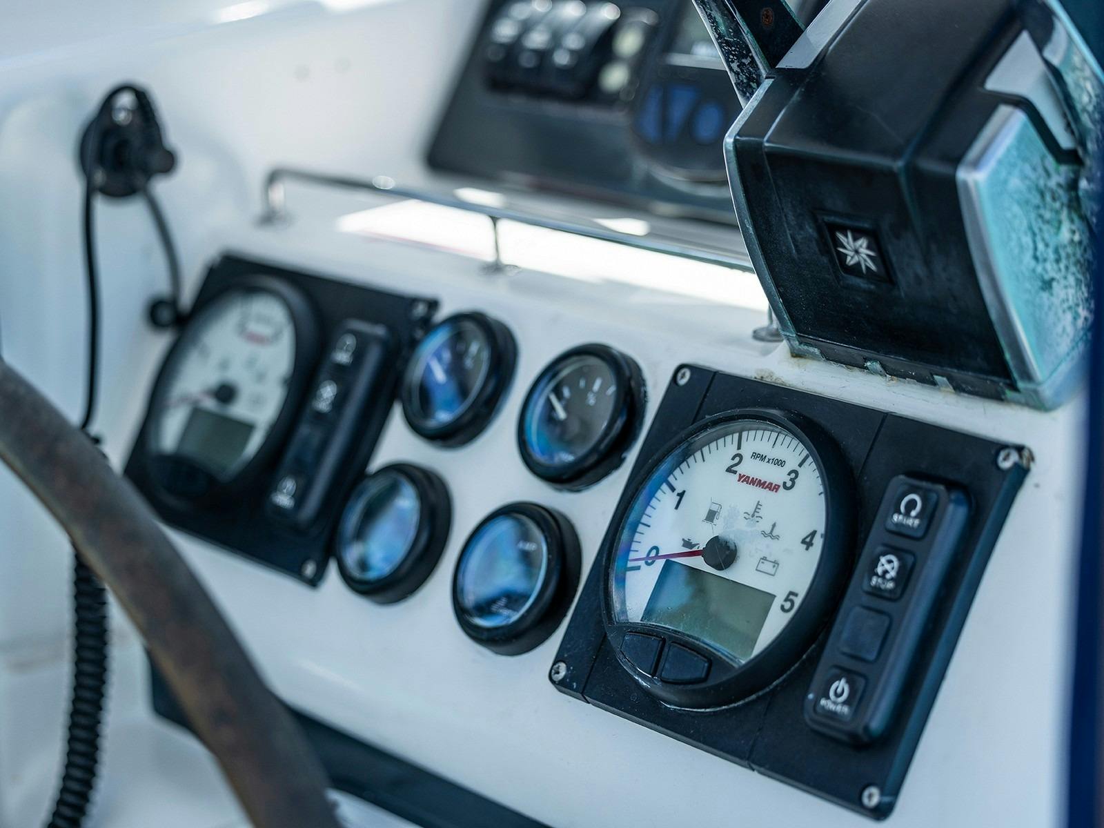 Lagoon 42 - Helm and navigation