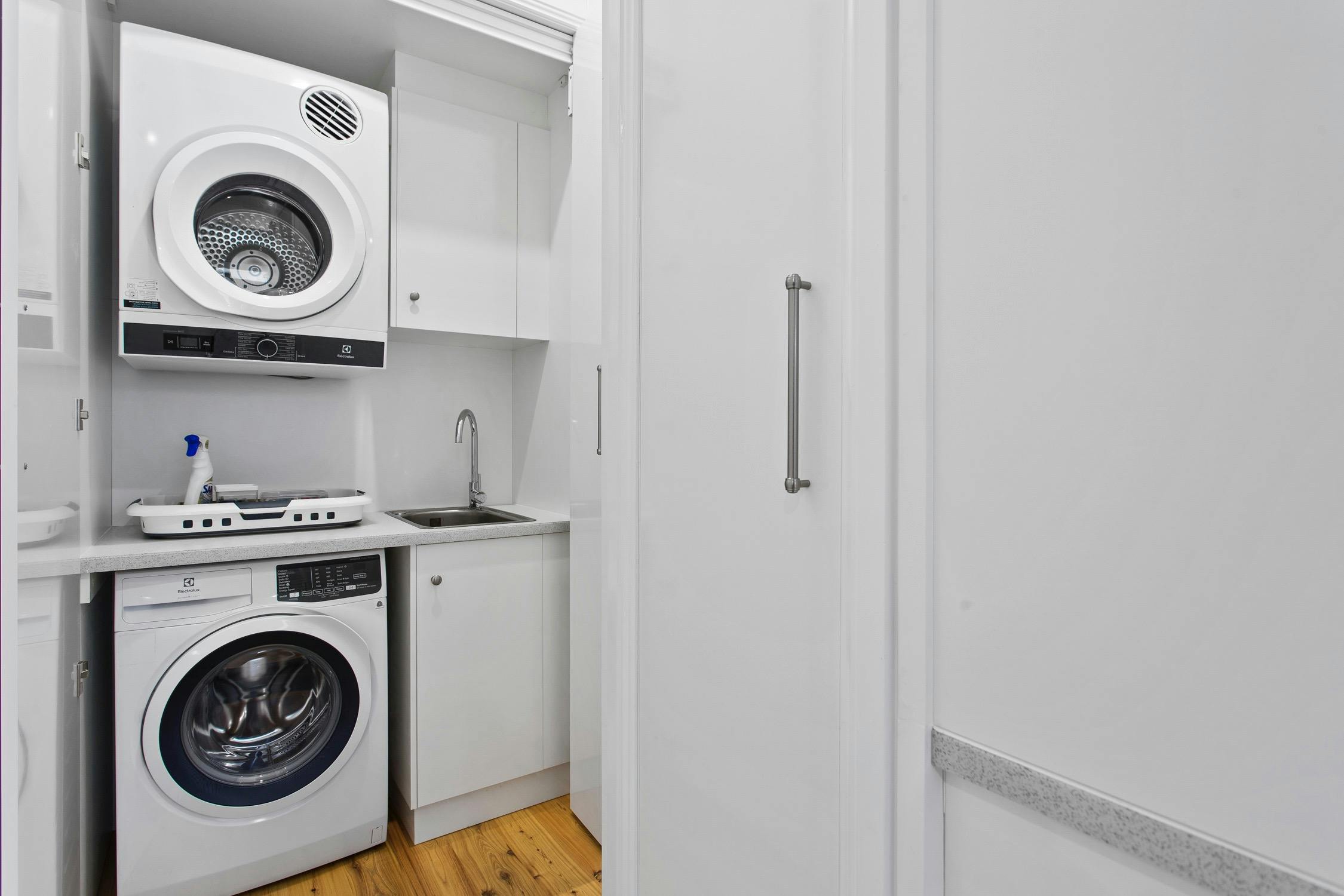 Sierra Cottage - Laundry