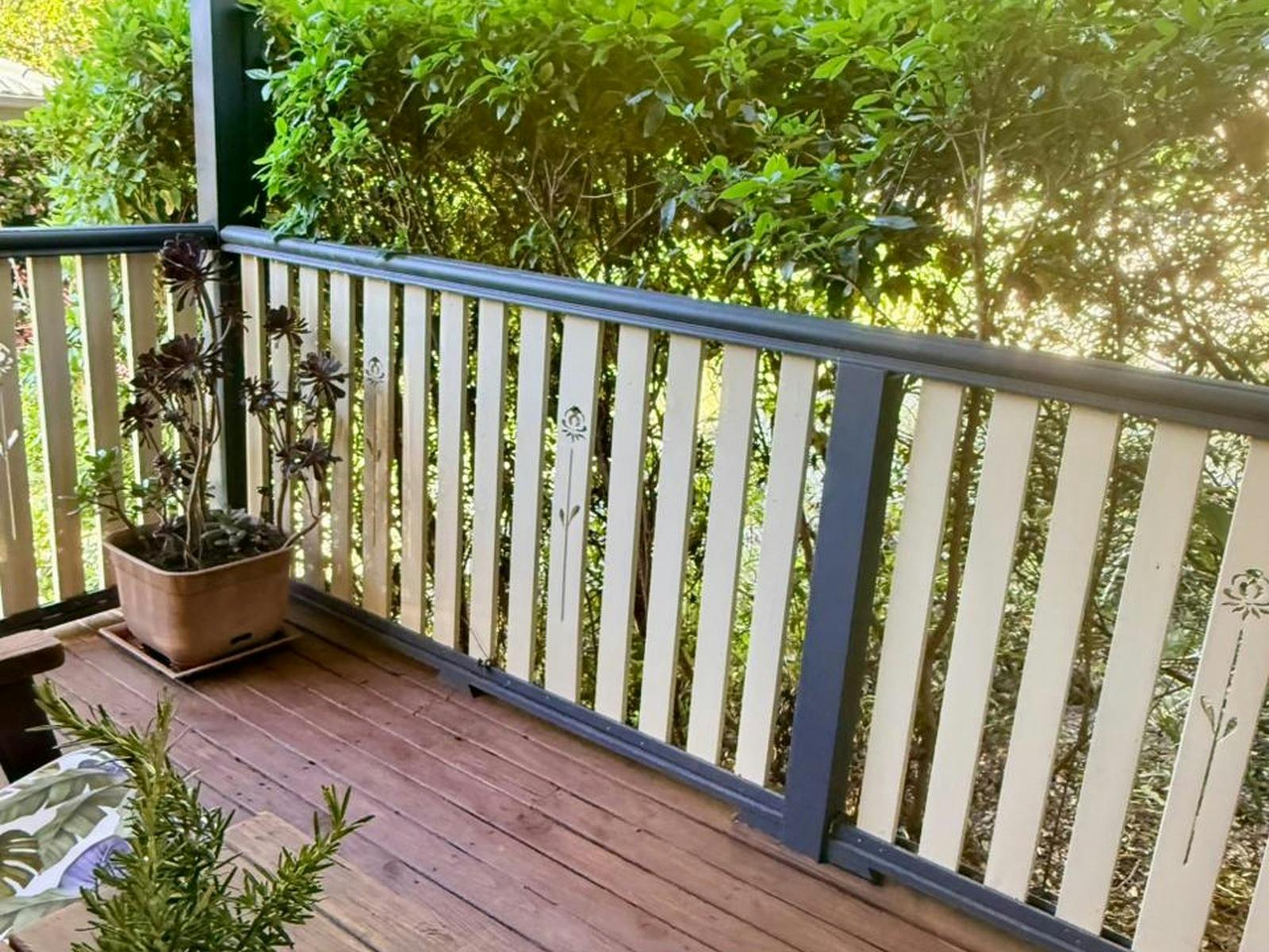 Front patio sooting space for reading, coffee and some me time