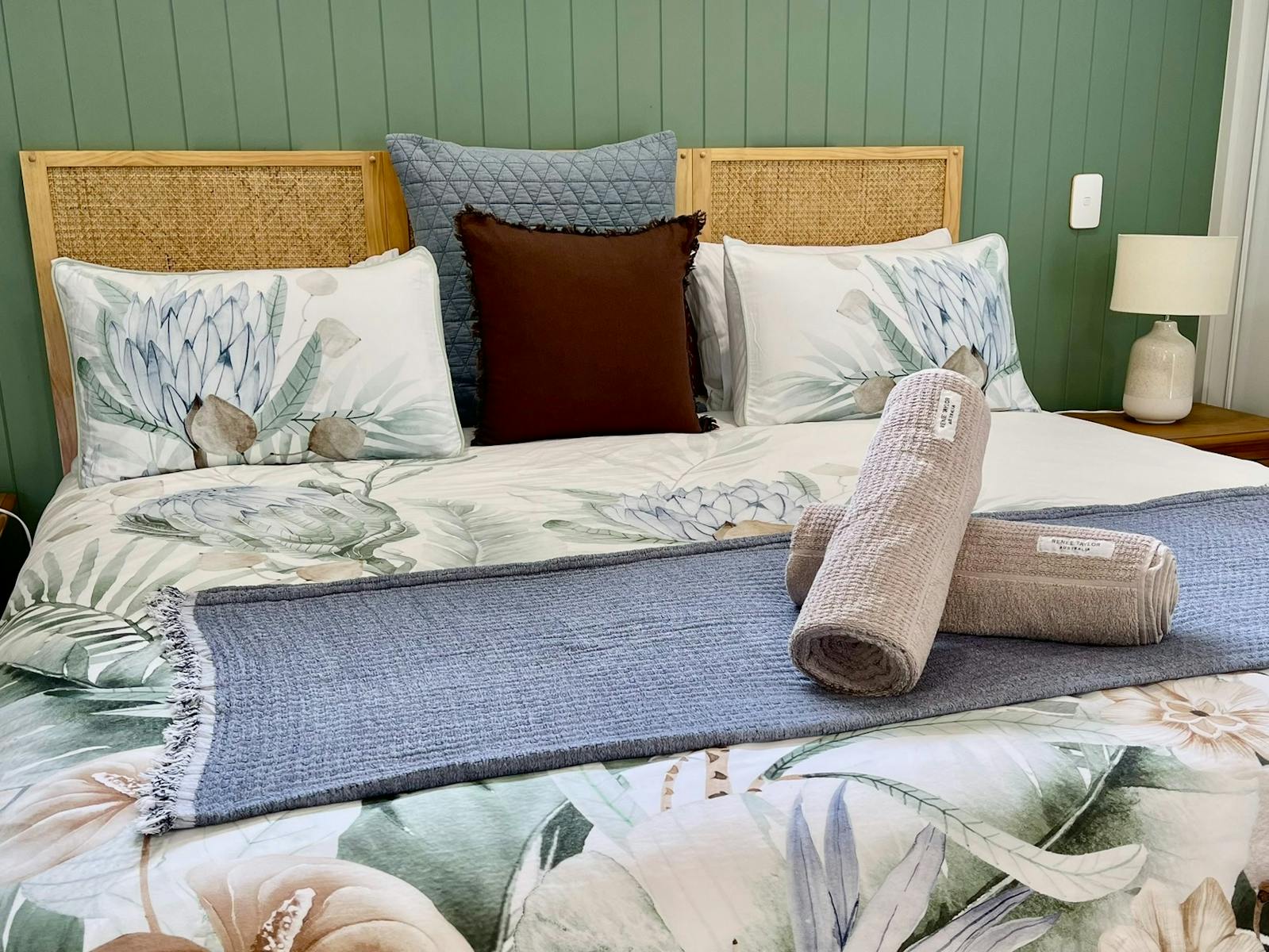 Super king bed with hotel quality bed linen here at Whispers Luxury Farmstay Super king bed with hotel quality bed linen here at Whispers Luxury Farmstay