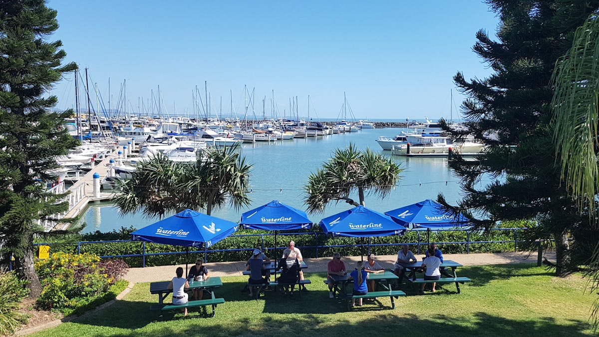 Dine on one of our absolute waterfront picnic tables. Or choose alfresco dining on the deck.