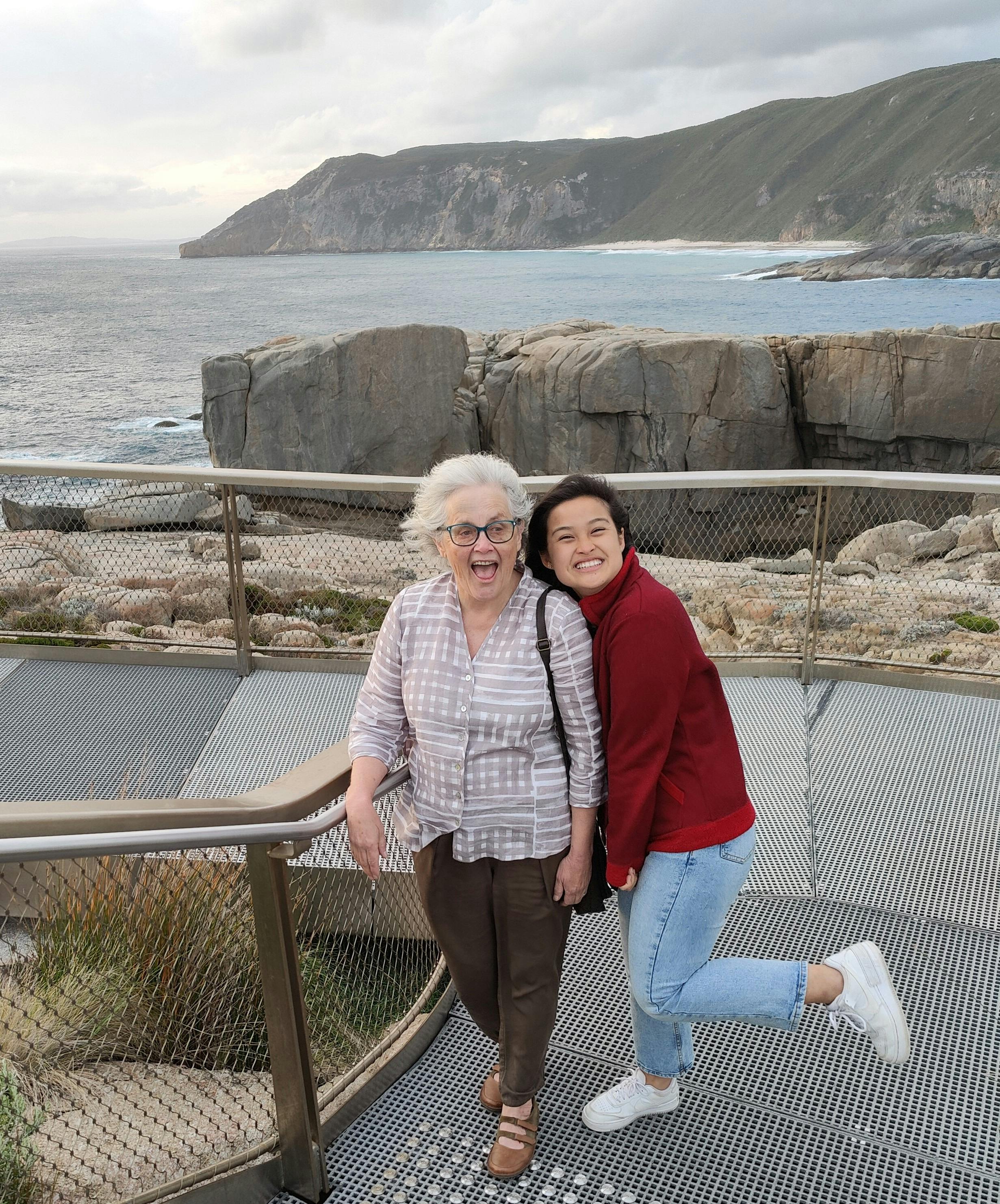 Busy Blue Bus Tours at The Gap Torndirrup National Park