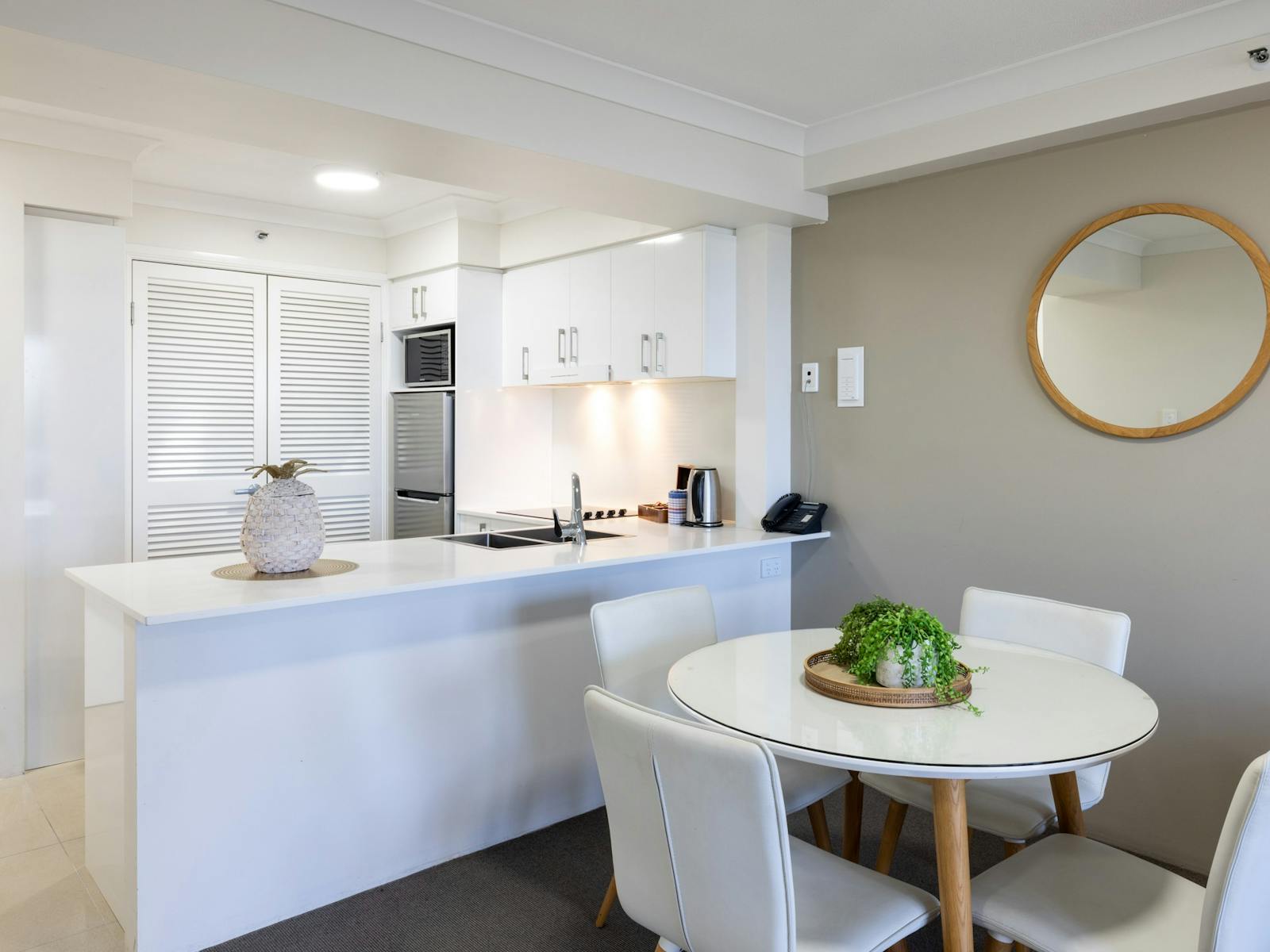 Kitchen/Dining Kitchen/Dining