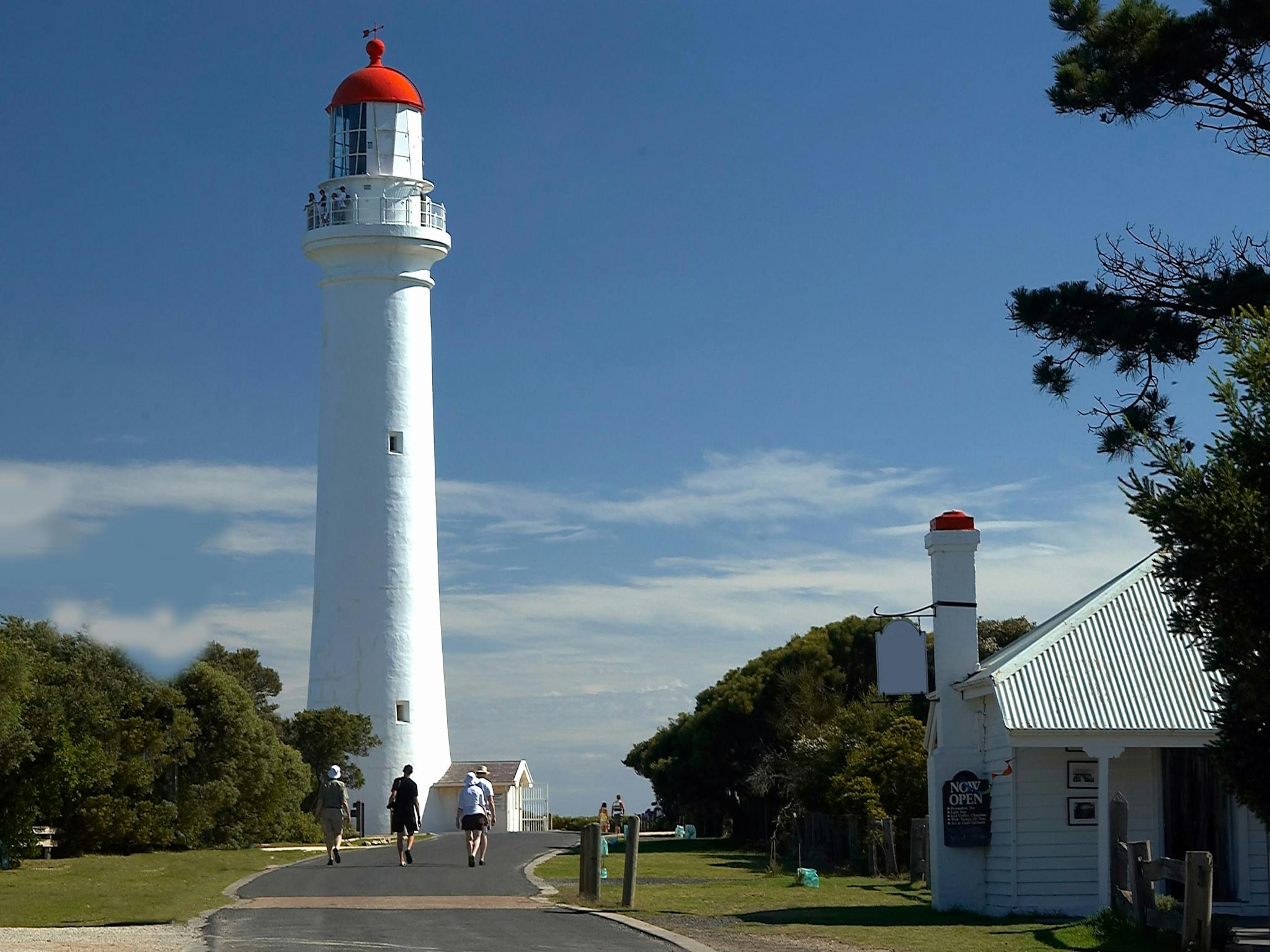 Looking down Federal St towards Split Point Lighthouse