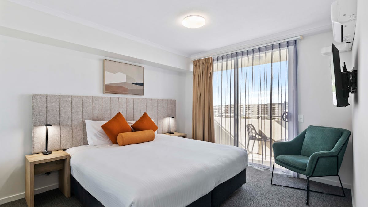 Wifi, TV, streaming, Kitchenette, Hairdryer, Smoke detectors, Balcony, Daily Room Service, Aircon
