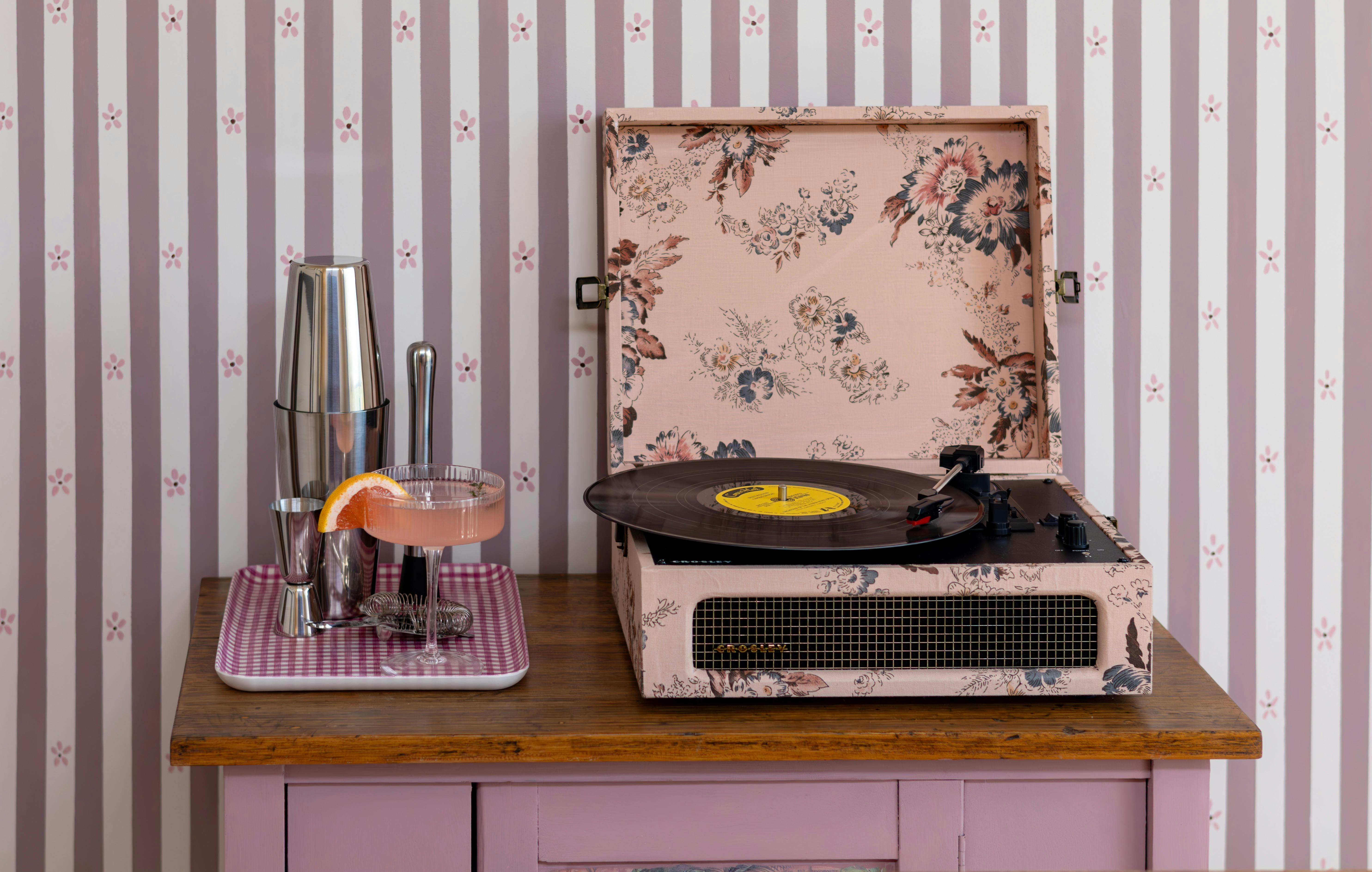 Chic entertainment corner at Tiers Rest with a record player and a curated cocktail setup.