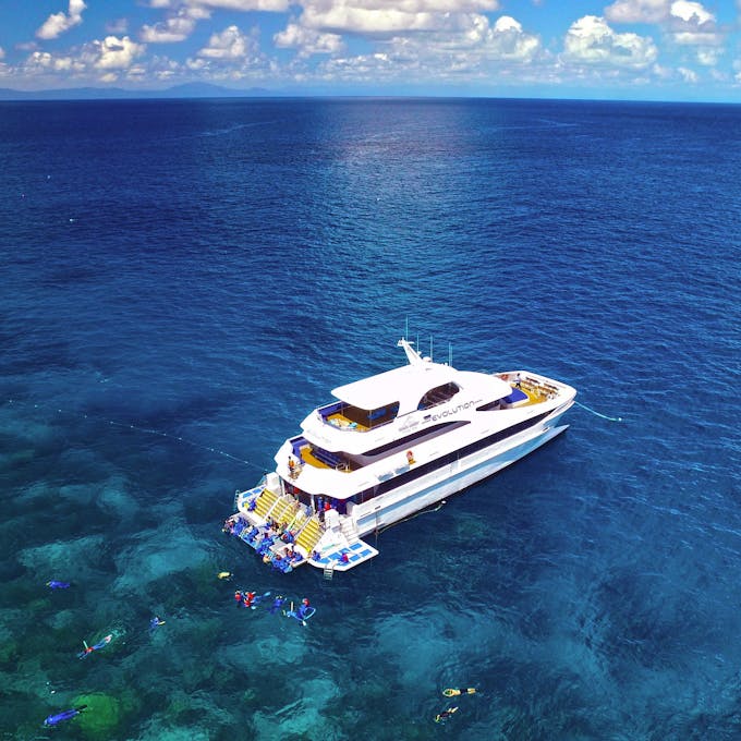 glass bottom boat tours of the great barrier reef