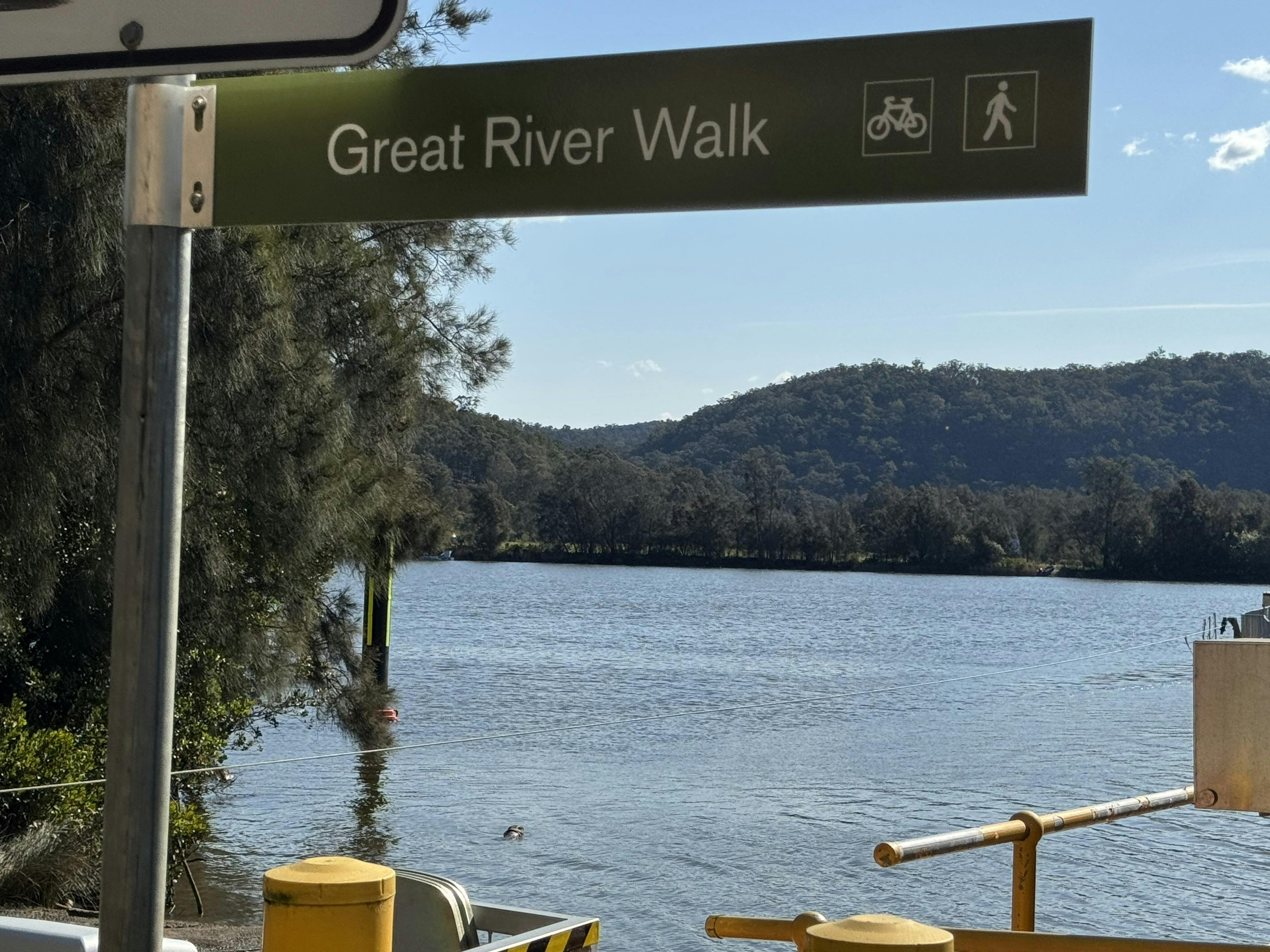 Signage for the GRW track at Wisemans Ferry