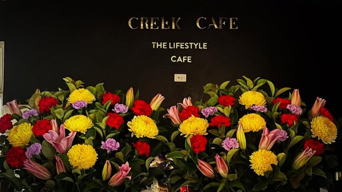 A quiet luxury in the centre of town, enjoy a freshly brewed coffee and fresh flowers for purchase.