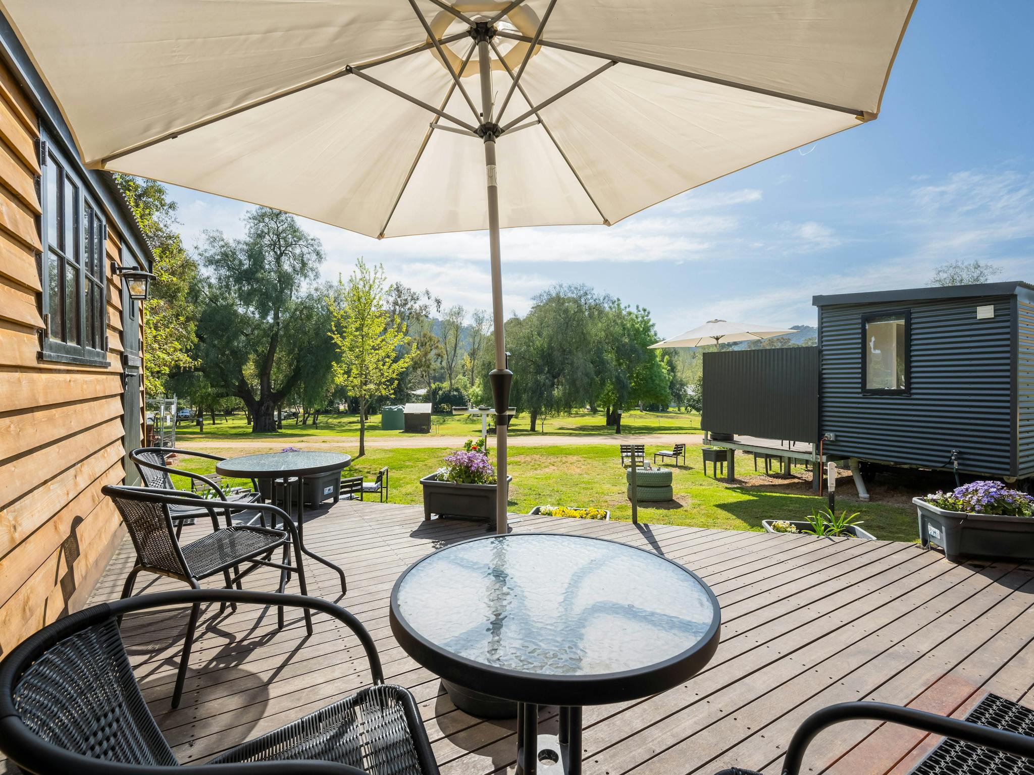 The Family Shepherd's Hut eldorado caravan park