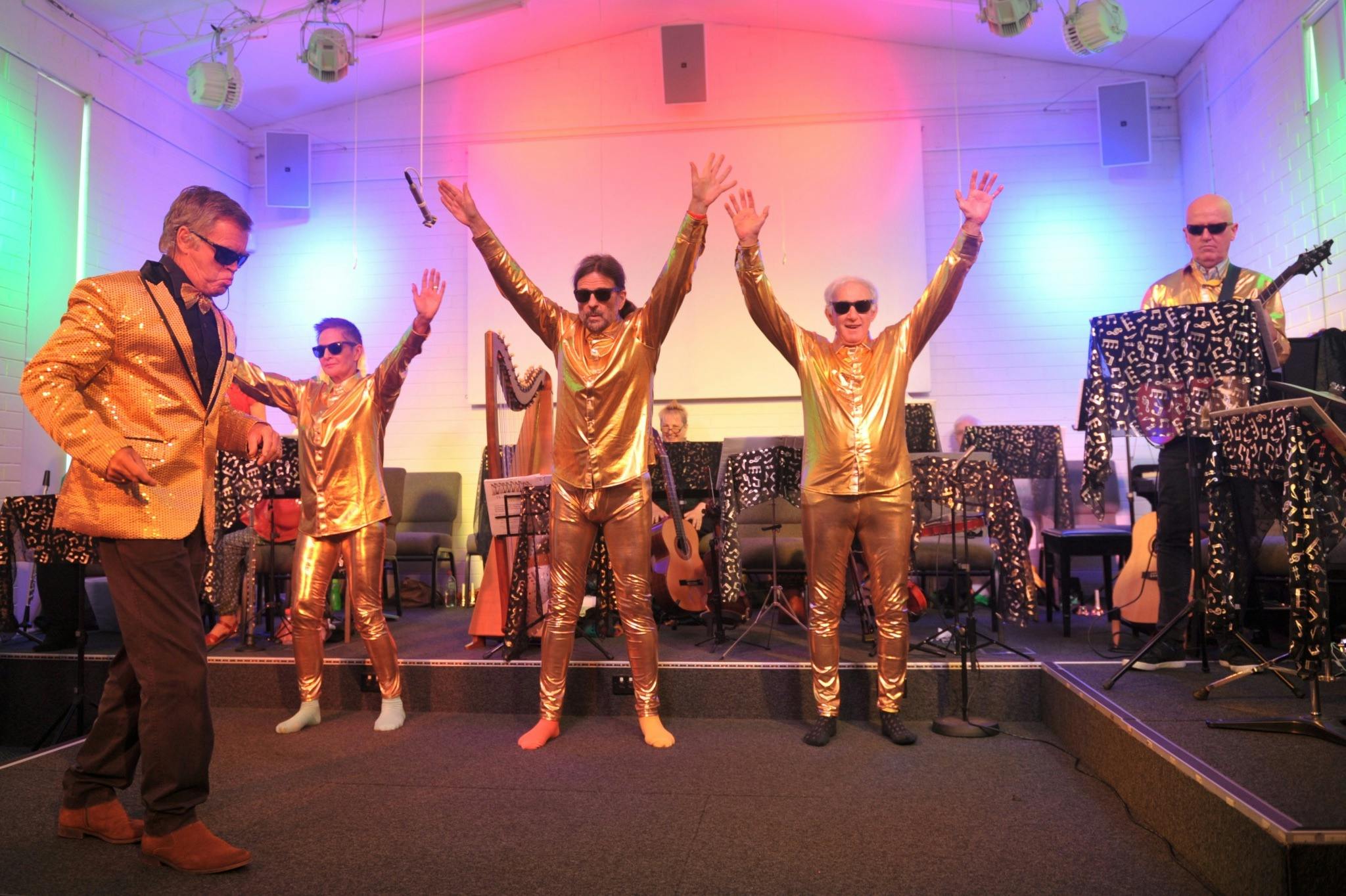 Loosely woven ensemble