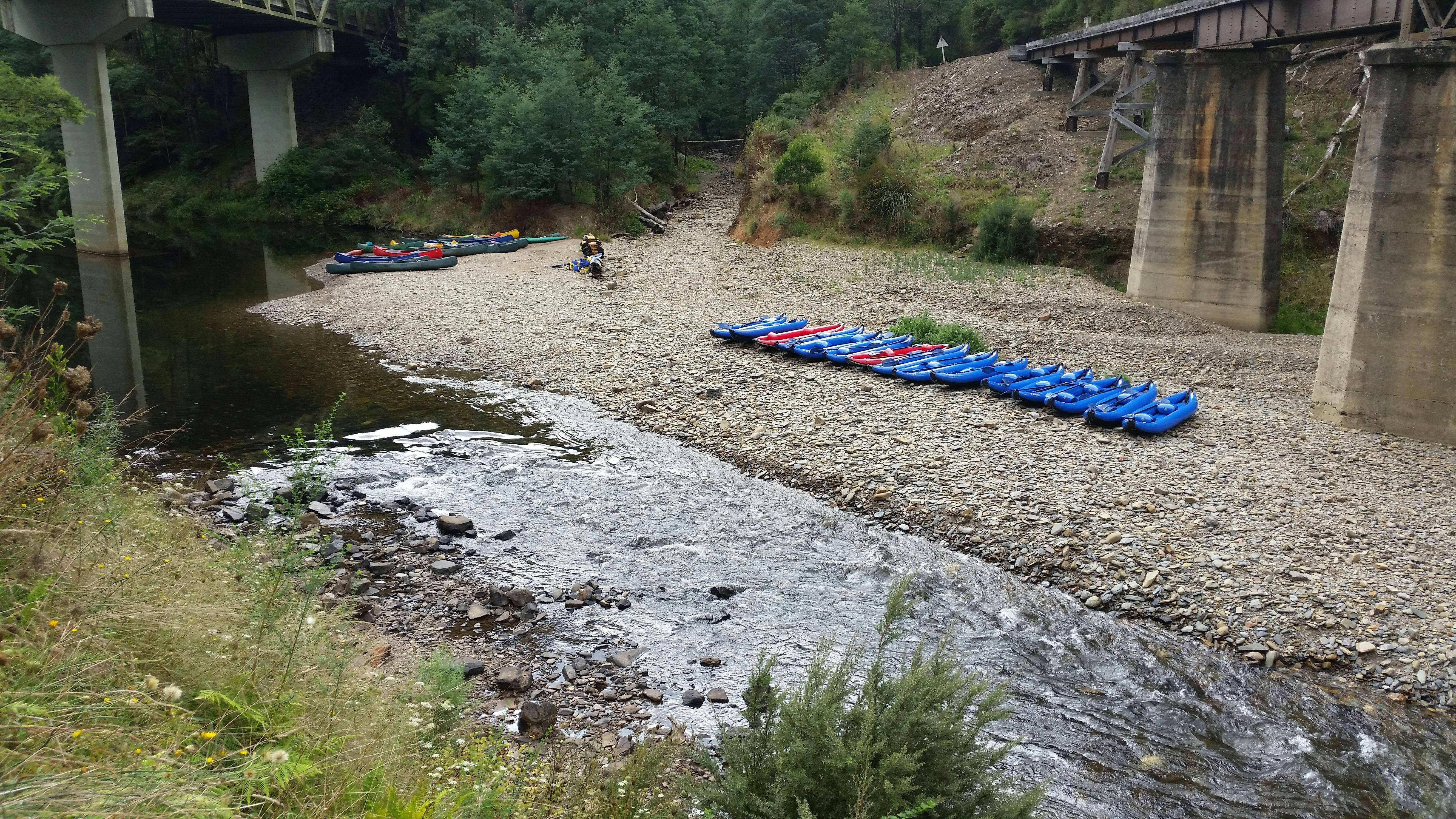 Thomson River rafting ready to start.