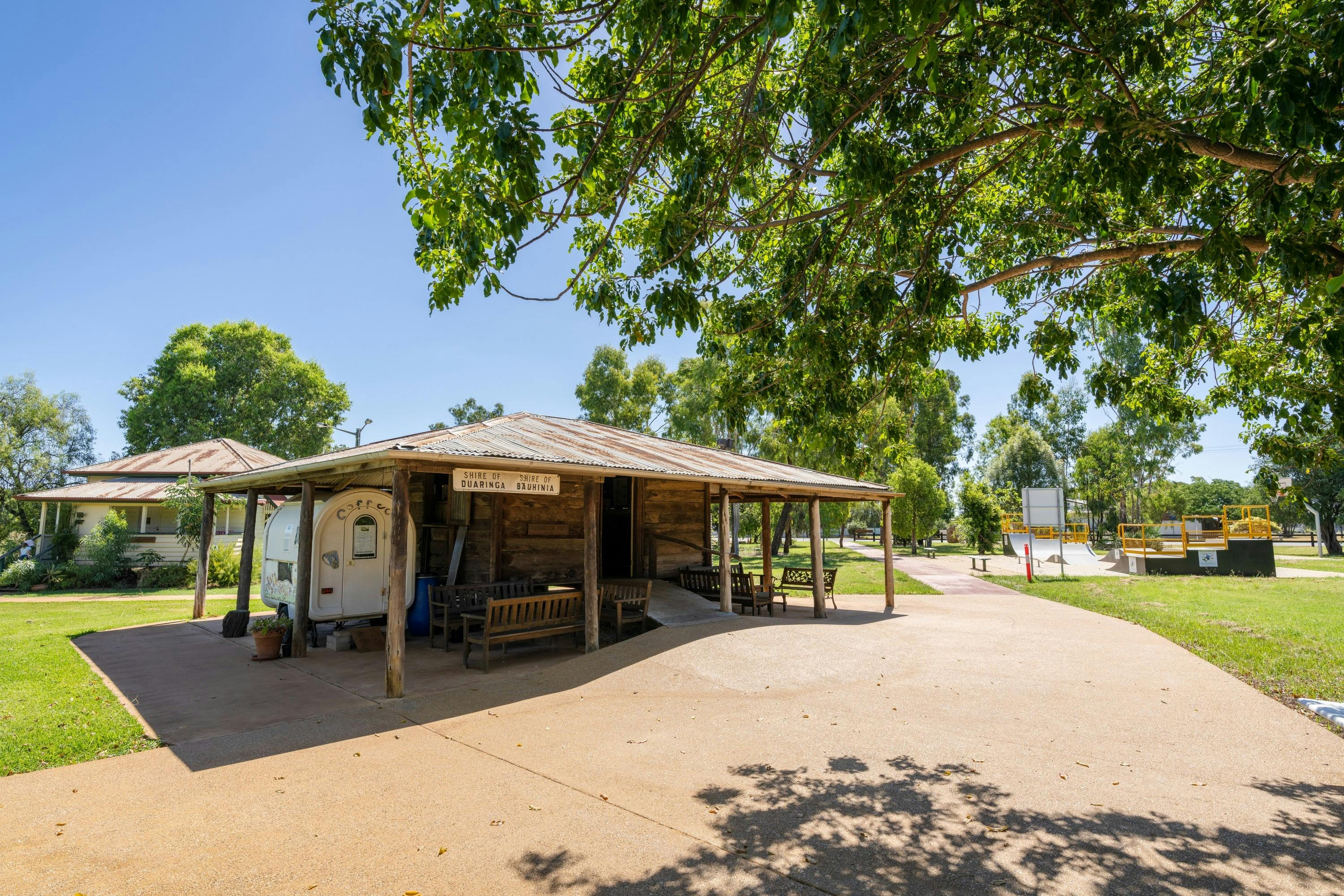 Beazley Park features Purbrook Hut, an art gallery, coffee cart, picnic facilities and more.