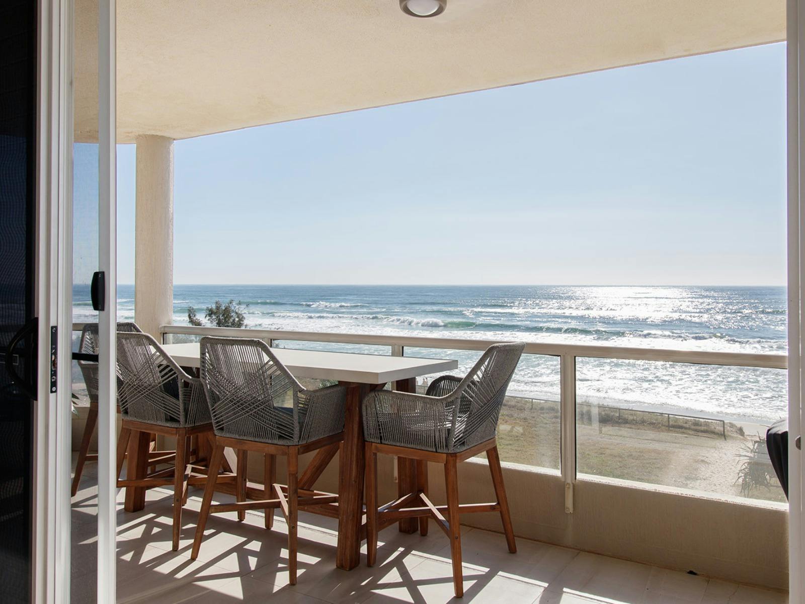 4 Bedroom unit in Palm Beach - Balcony and outdoor seating 4 Bedroom unit in Palm Beach - Balcony and outdoor seating