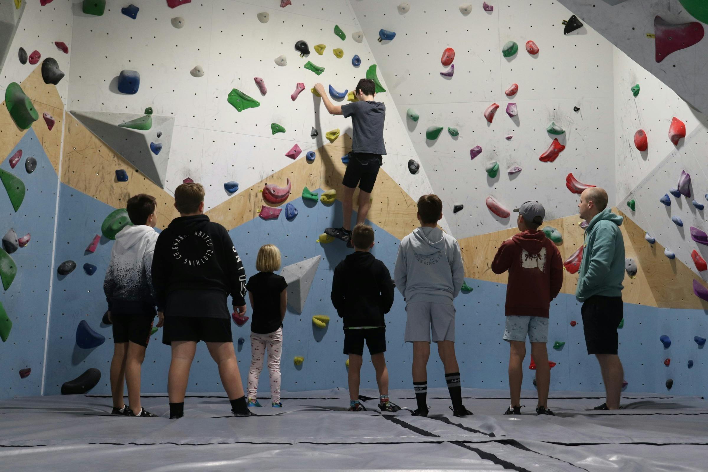 Kids group climbing at Wall Walkers Bouldering