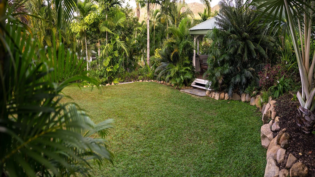 Amaroo on Mandalay - gardens