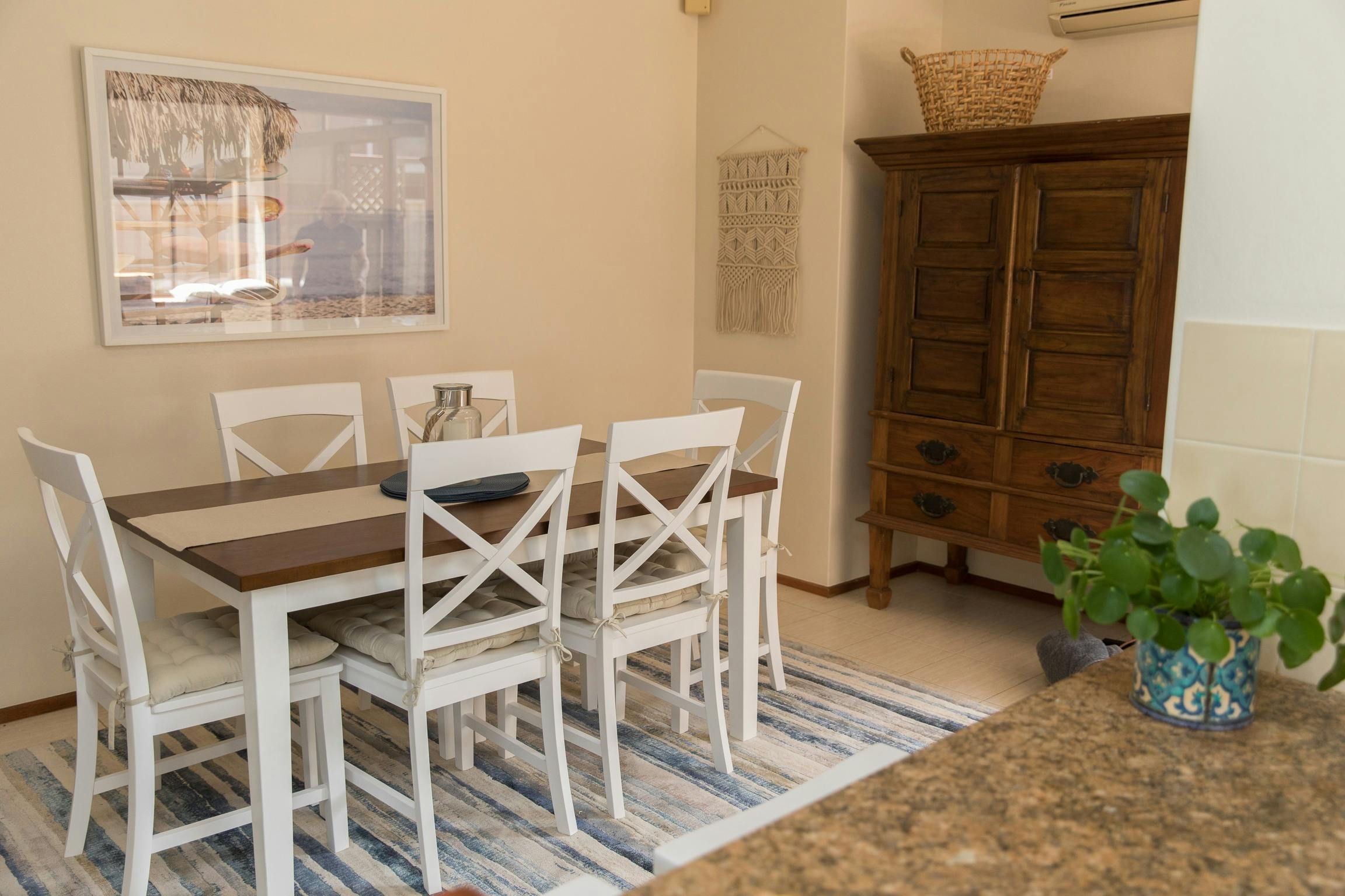 타라나키 비치 하우스 | 맞은편 마을 해변 - 식사 공간