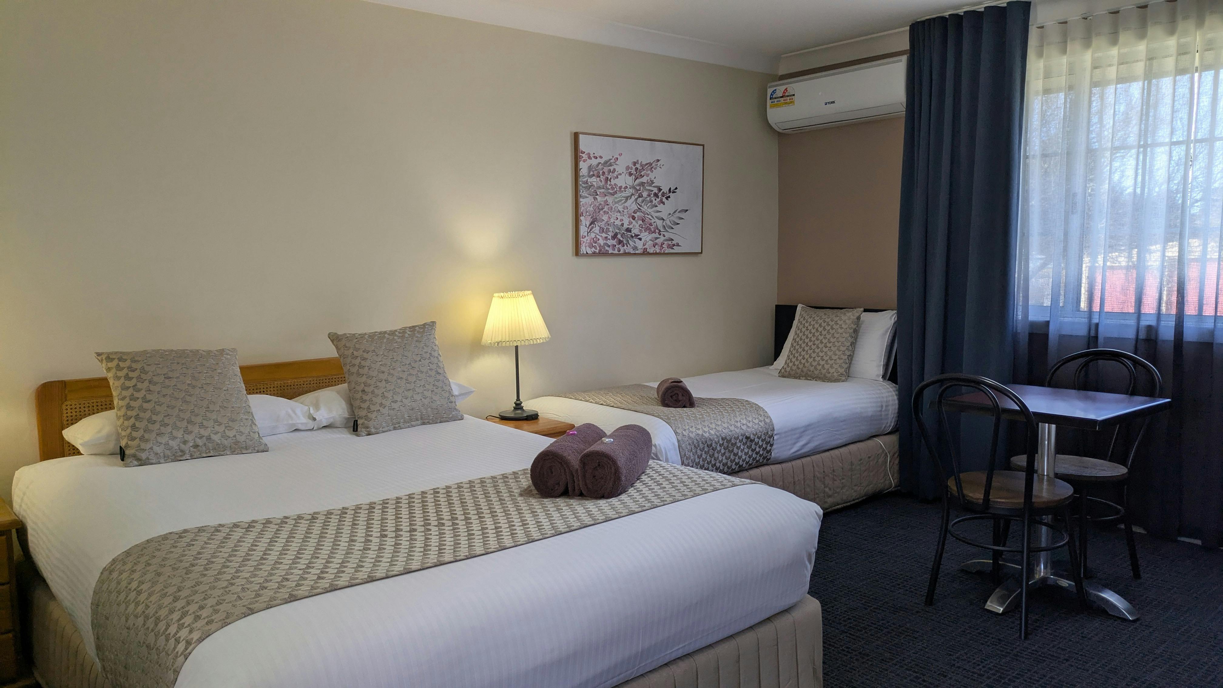 Queen & 2 Singles Room